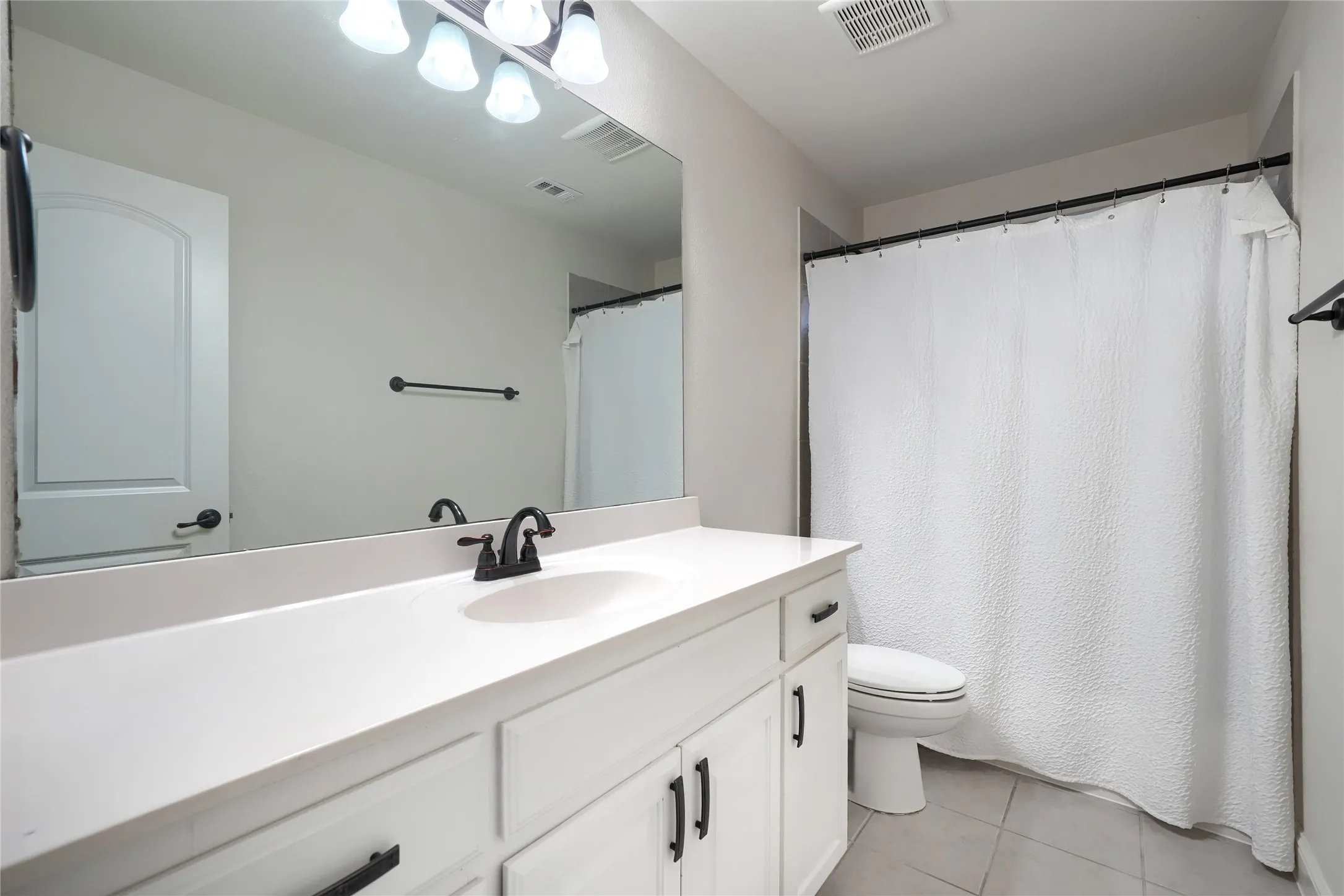 Single Family Residence For Rent in Denton County , 625 Yarrow Street, Little Elm, Texas 75068, 5 Bedroom, 4 Bathroom, 3 Garage spaces, 4,070 Sqft, built in 2018, mls#21339234, Real Estate Agent in Little Elm, Homes For Rent in Denton county, Homes For Rent in Little Elm, Realtor in Little Elm Texas, Real Estate Brokerage Independent Realty Texas, Luminita Cordes Realtor