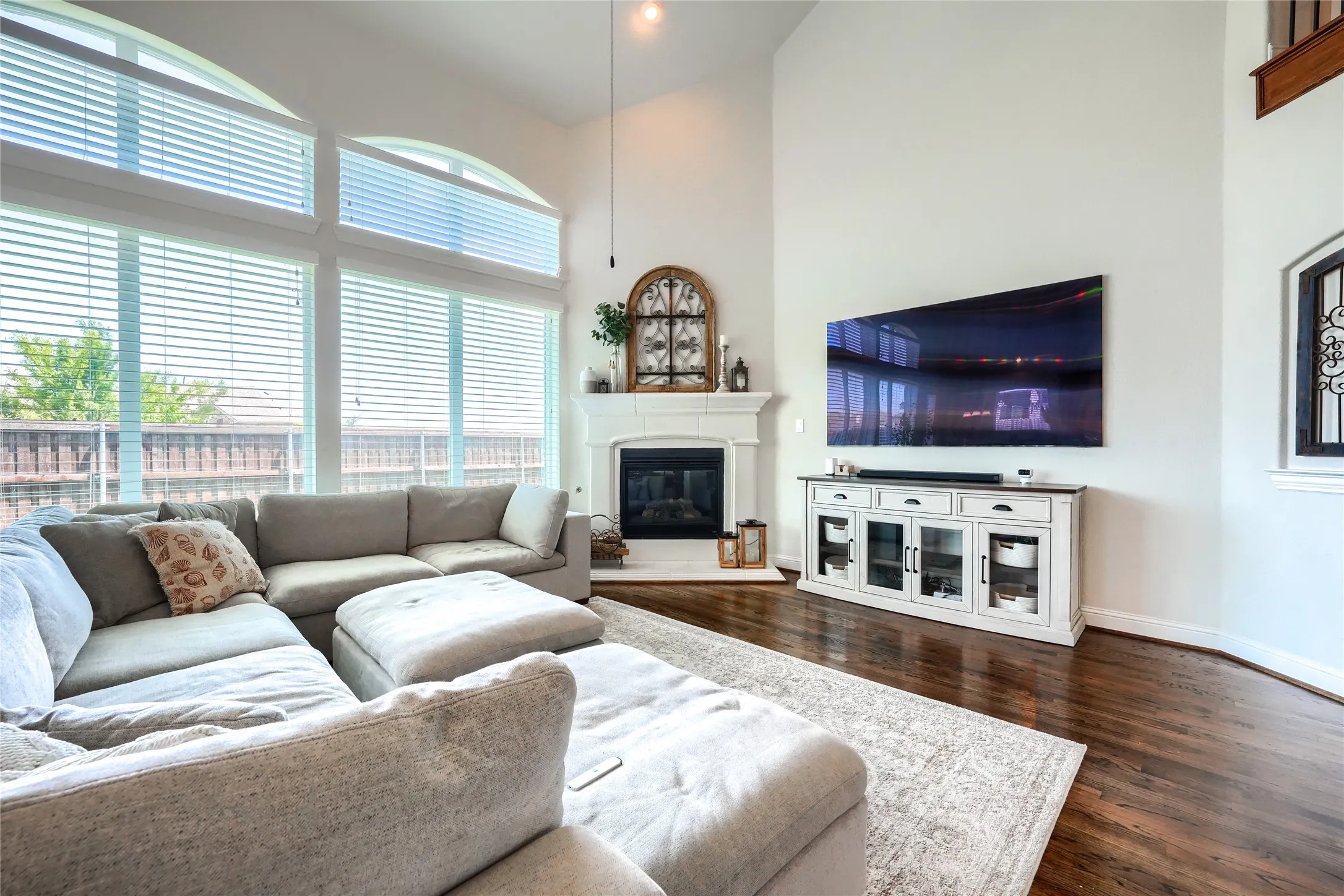 Single Family Residence For Rent in Denton County , 625 Yarrow Street, Little Elm, Texas 75068, 5 Bedroom, 4 Bathroom, 3 Garage spaces, 4,070 Sqft, built in 2018, mls#21339234, Real Estate Agent in Little Elm, Homes For Rent in Denton county, Homes For Rent in Little Elm, Realtor in Little Elm Texas, Real Estate Brokerage Independent Realty Texas, Luminita Cordes Realtor