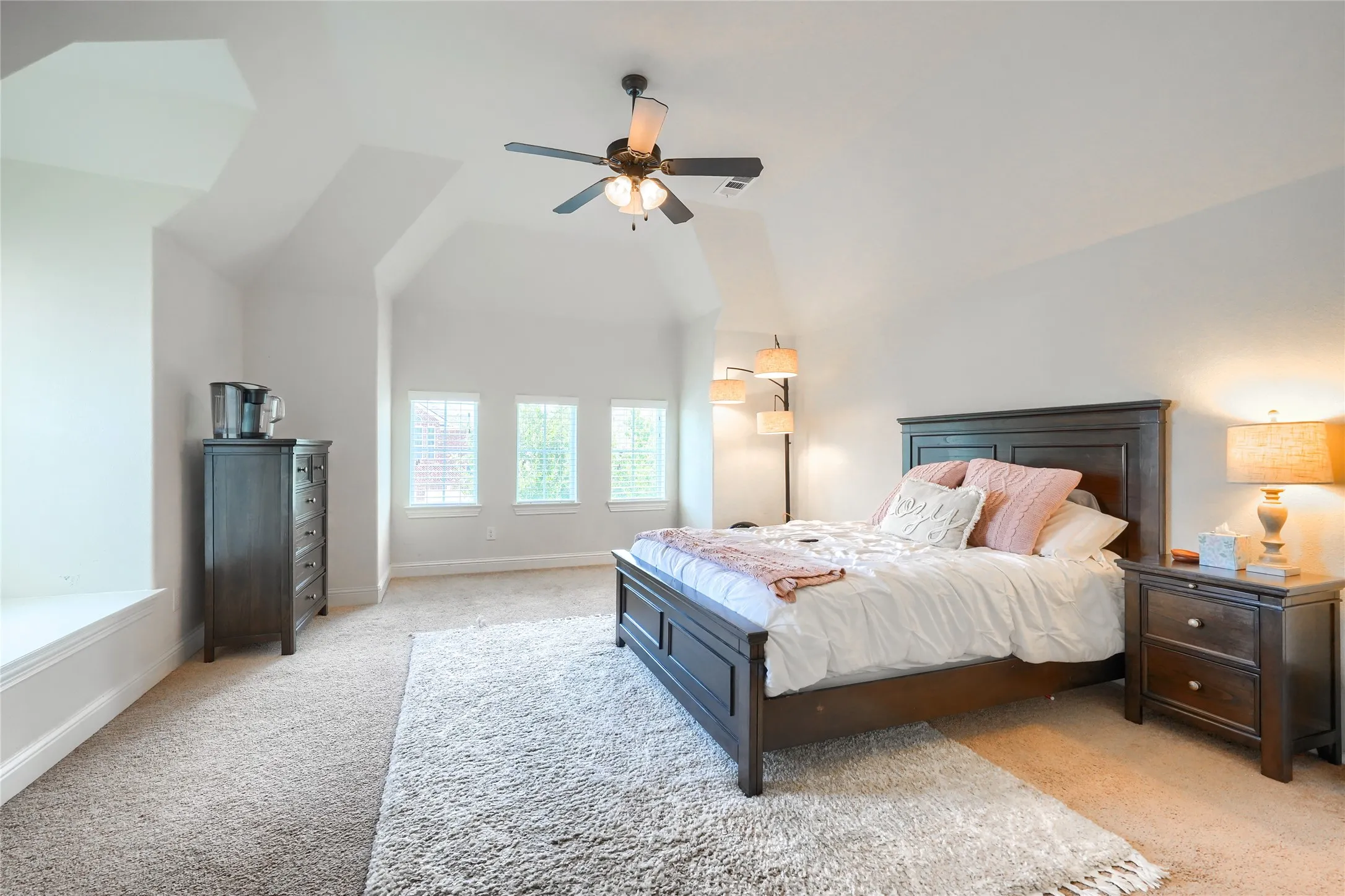 Single Family Residence For Rent in Denton County , 625 Yarrow Street, Little Elm, Texas 75068, 5 Bedroom, 4 Bathroom, 3 Garage spaces, 4,070 Sqft, built in 2018, mls#21339234, Real Estate Agent in Little Elm, Homes For Rent in Denton county, Homes For Rent in Little Elm, Realtor in Little Elm Texas, Real Estate Brokerage Independent Realty Texas, Luminita Cordes Realtor