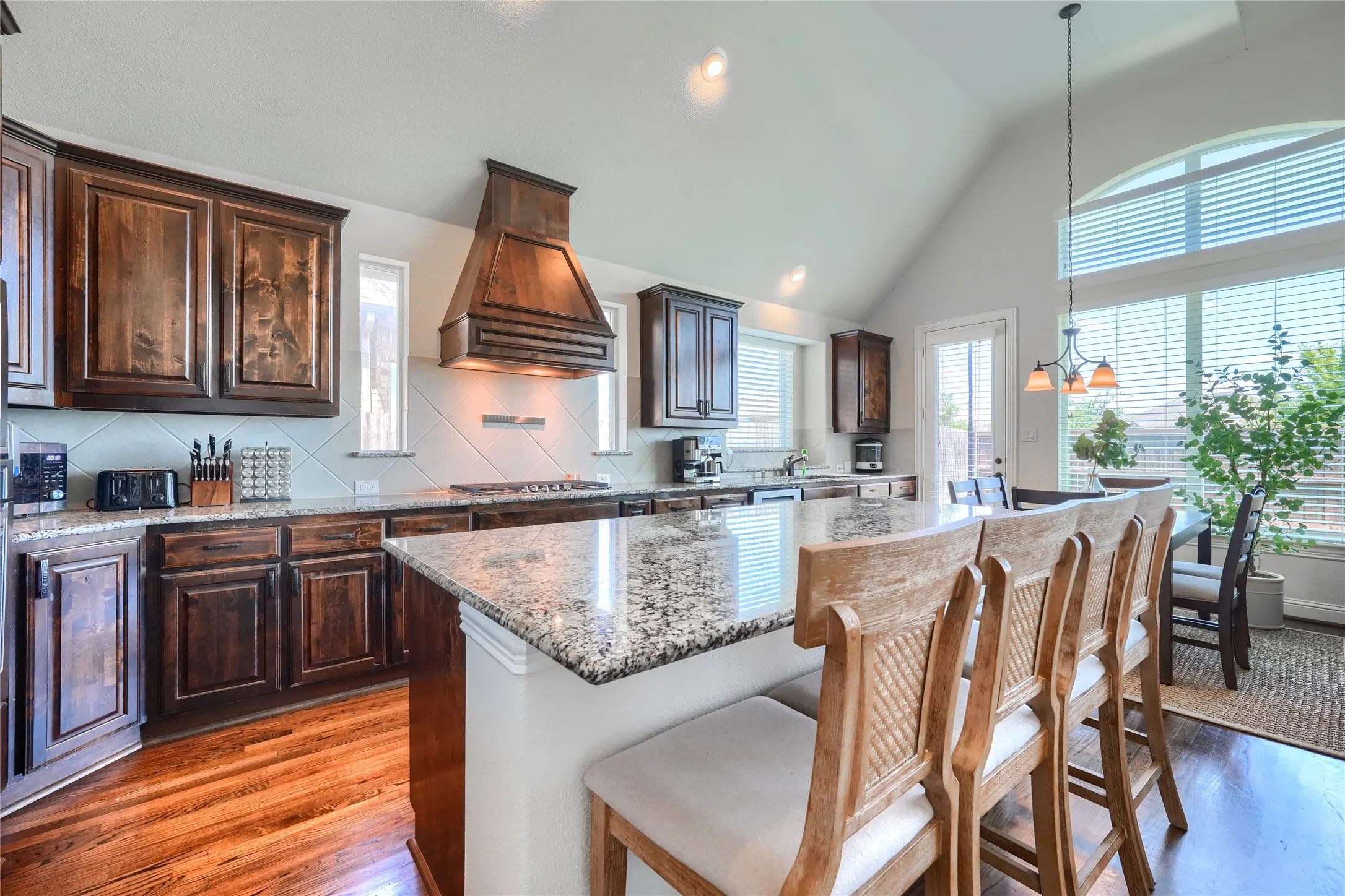 Single Family Residence For Rent in Denton County , 625 Yarrow Street, Little Elm, Texas 75068, 5 Bedroom, 4 Bathroom, 3 Garage spaces, 4,070 Sqft, built in 2018, mls#21339234, Real Estate Agent in Little Elm, Homes For Rent in Denton county, Homes For Rent in Little Elm, Realtor in Little Elm Texas, Real Estate Brokerage Independent Realty Texas, Luminita Cordes Realtor