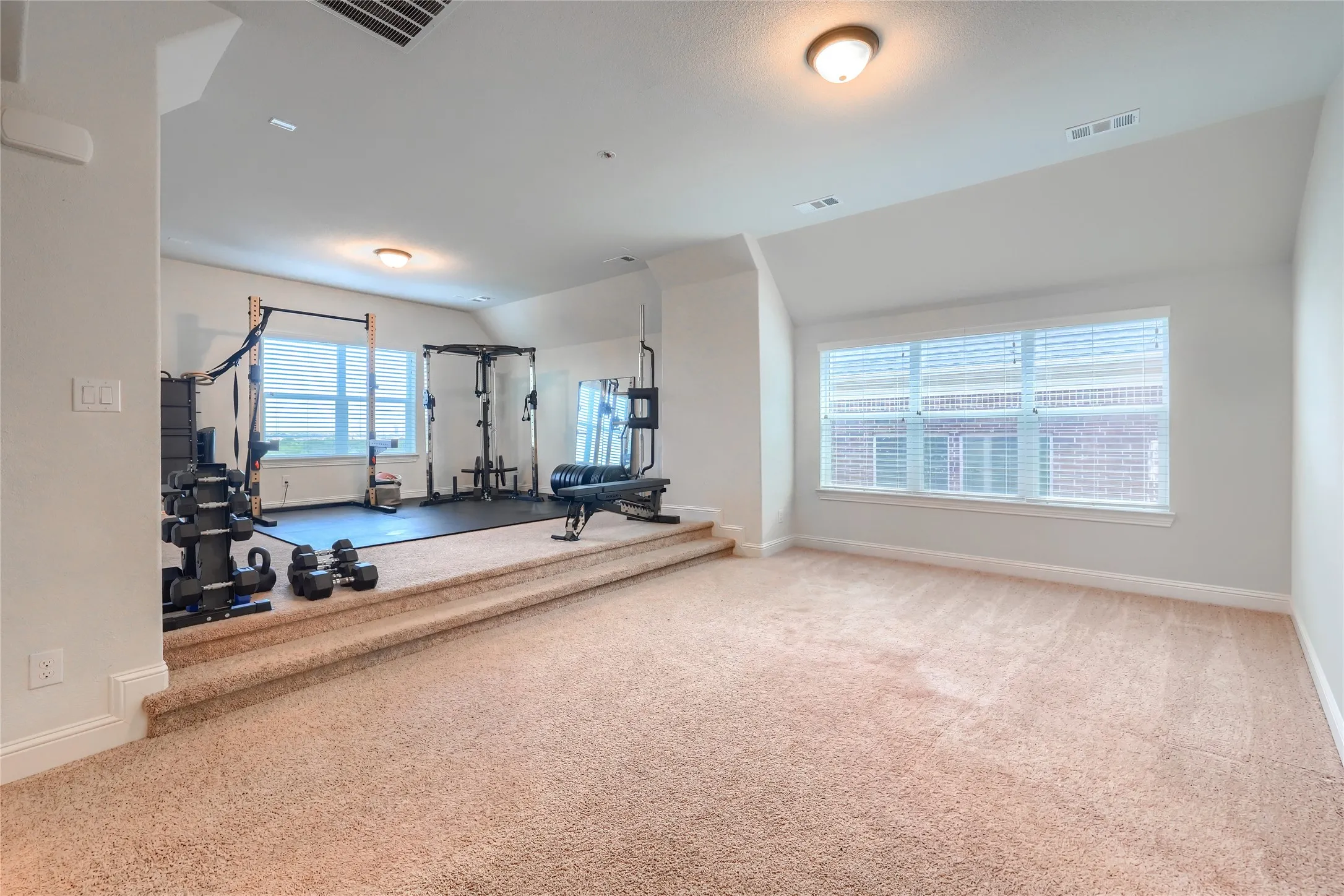 Single Family Residence For Rent in Denton County , 625 Yarrow Street, Little Elm, Texas 75068, 5 Bedroom, 4 Bathroom, 3 Garage spaces, 4,070 Sqft, built in 2018, mls#21339234, Real Estate Agent in Little Elm, Homes For Rent in Denton county, Homes For Rent in Little Elm, Realtor in Little Elm Texas, Real Estate Brokerage Independent Realty Texas, Luminita Cordes Realtor
