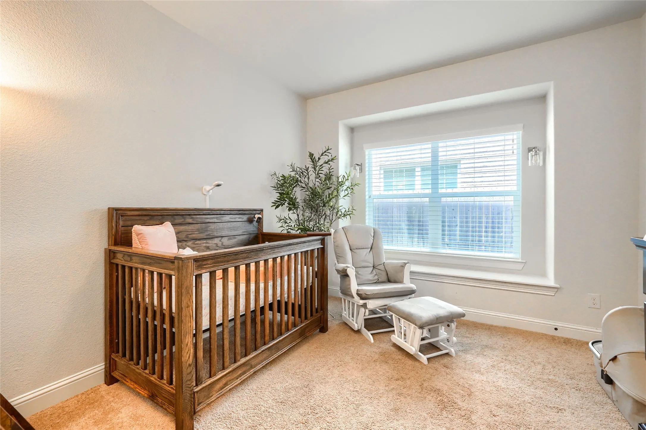 Single Family Residence For Rent in Denton County , 625 Yarrow Street, Little Elm, Texas 75068, 5 Bedroom, 4 Bathroom, 3 Garage spaces, 4,070 Sqft, built in 2018, mls#21339234, Real Estate Agent in Little Elm, Homes For Rent in Denton county, Homes For Rent in Little Elm, Realtor in Little Elm Texas, Real Estate Brokerage Independent Realty Texas, Luminita Cordes Realtor