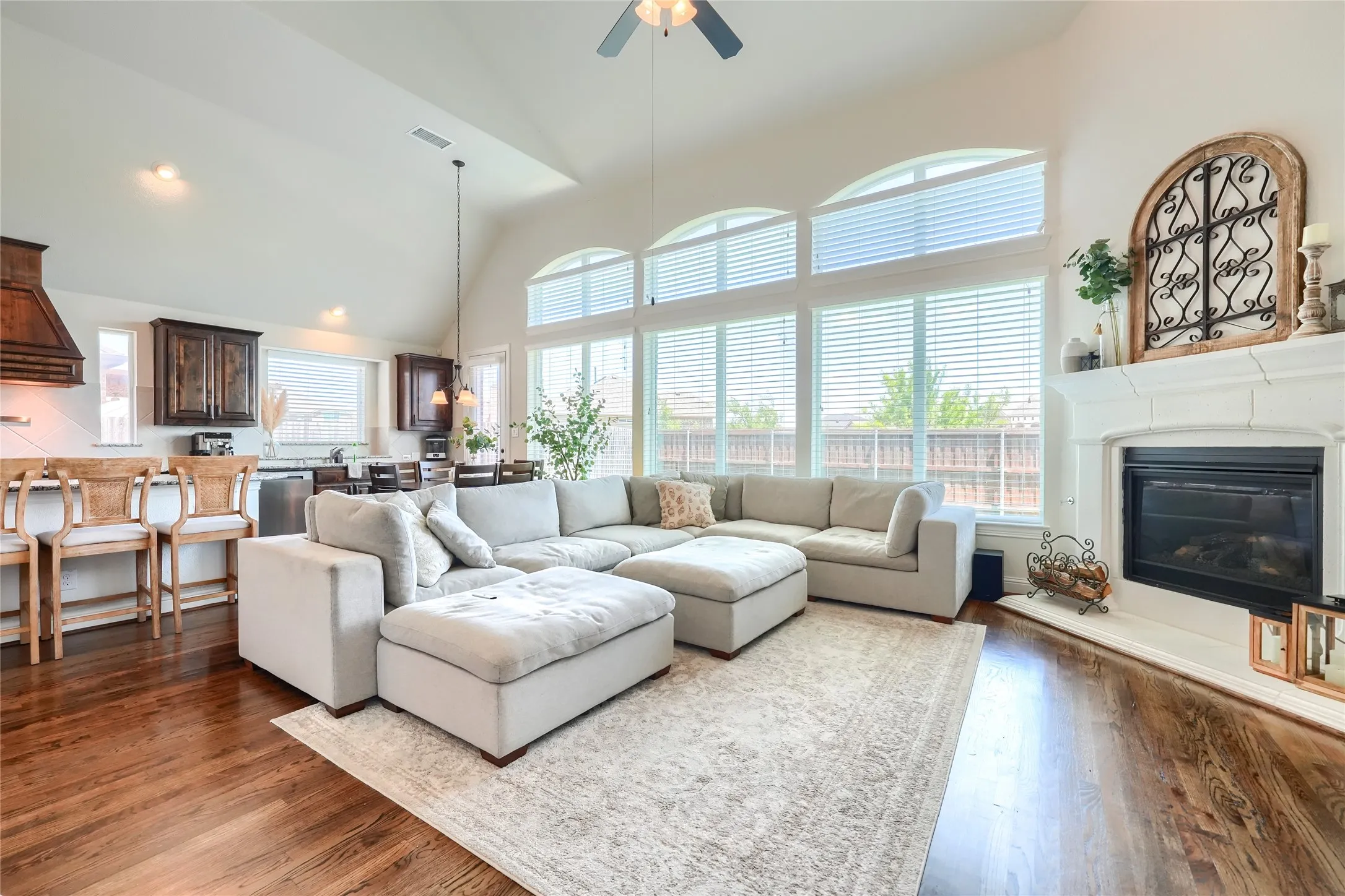 Single Family Residence For Rent in Denton County , 625 Yarrow Street, Little Elm, Texas 75068, 5 Bedroom, 4 Bathroom, 3 Garage spaces, 4,070 Sqft, built in 2018, mls#21339234, Real Estate Agent in Little Elm, Homes For Rent in Denton county, Homes For Rent in Little Elm, Realtor in Little Elm Texas, Real Estate Brokerage Independent Realty Texas, Luminita Cordes Realtor