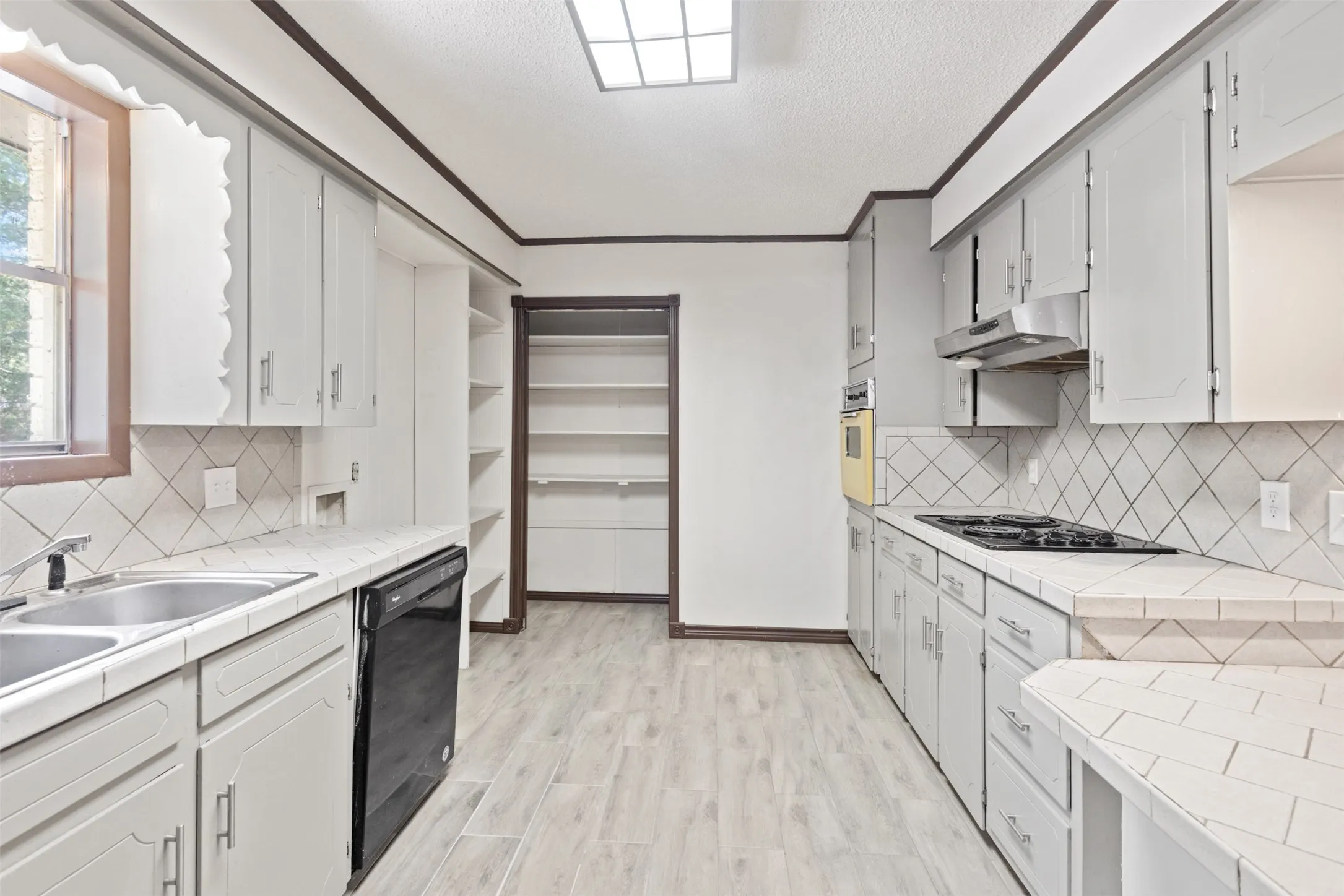 Single Family Residence For Sale in Henderson County , 14344 Daniel Boone Lane, Log Cabin, Texas 75148, 3 Bedroom, 1 Bathroom, 2 Garage spaces, 1,463 Sqft, built in 1973, mls#21337813, Real Estate Agent in Log Cabin, Homes For Sale in Henderson county, Homes For Sale in Log Cabin, Realtor in Log Cabin Texas, Real Estate Brokerage Independent Realty Texas, Luminita Cordes Realtor