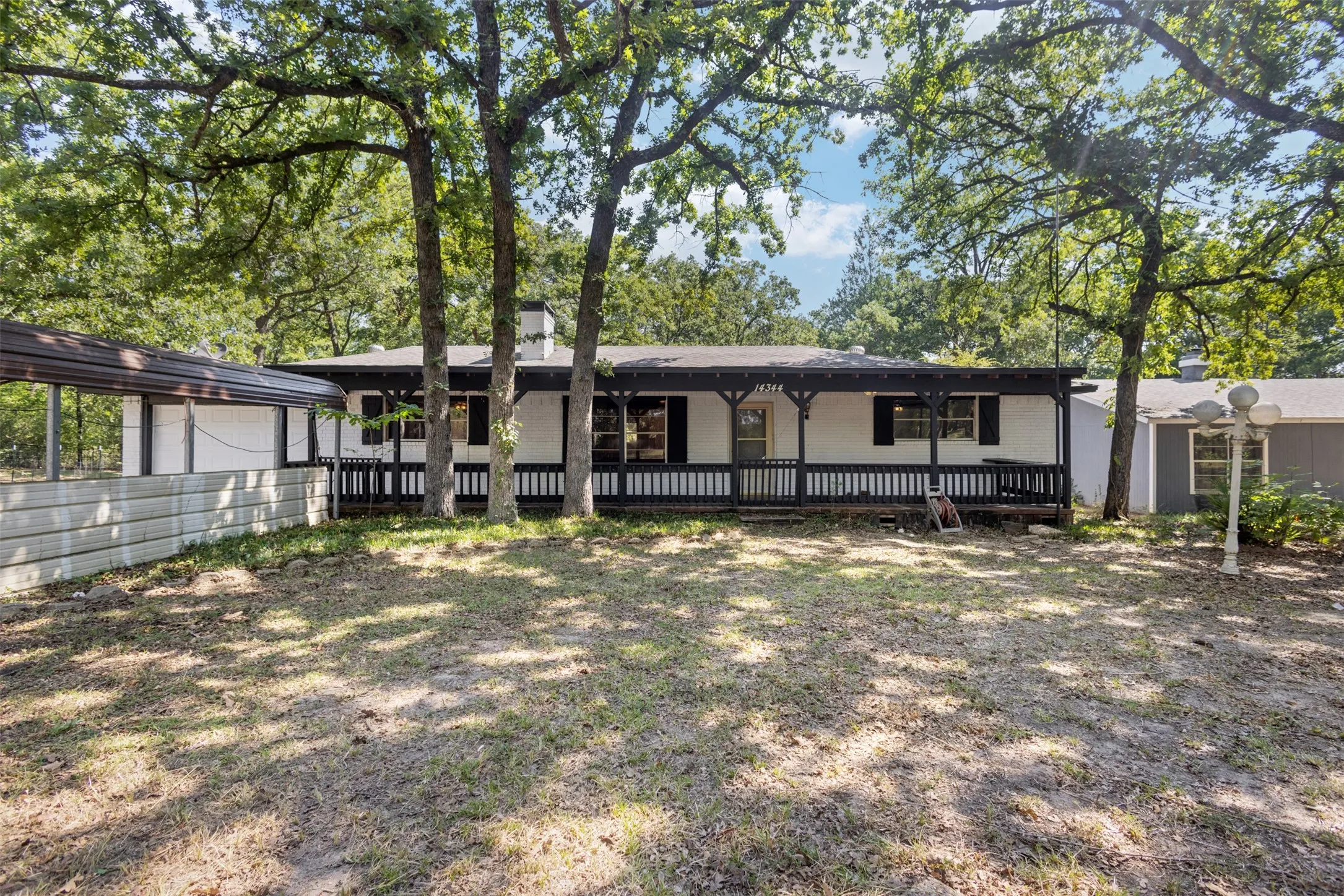 Single Family Residence For Sale in Henderson County , 14344 Daniel Boone Lane, Log Cabin, Texas 75148, 3 Bedroom, 1 Bathroom, 2 Garage spaces, 1,463 Sqft, built in 1973, mls#21337813, Real Estate Agent in Log Cabin, Homes For Sale in Henderson county, Homes For Sale in Log Cabin, Realtor in Log Cabin Texas, Real Estate Brokerage Independent Realty Texas, Luminita Cordes Realtor