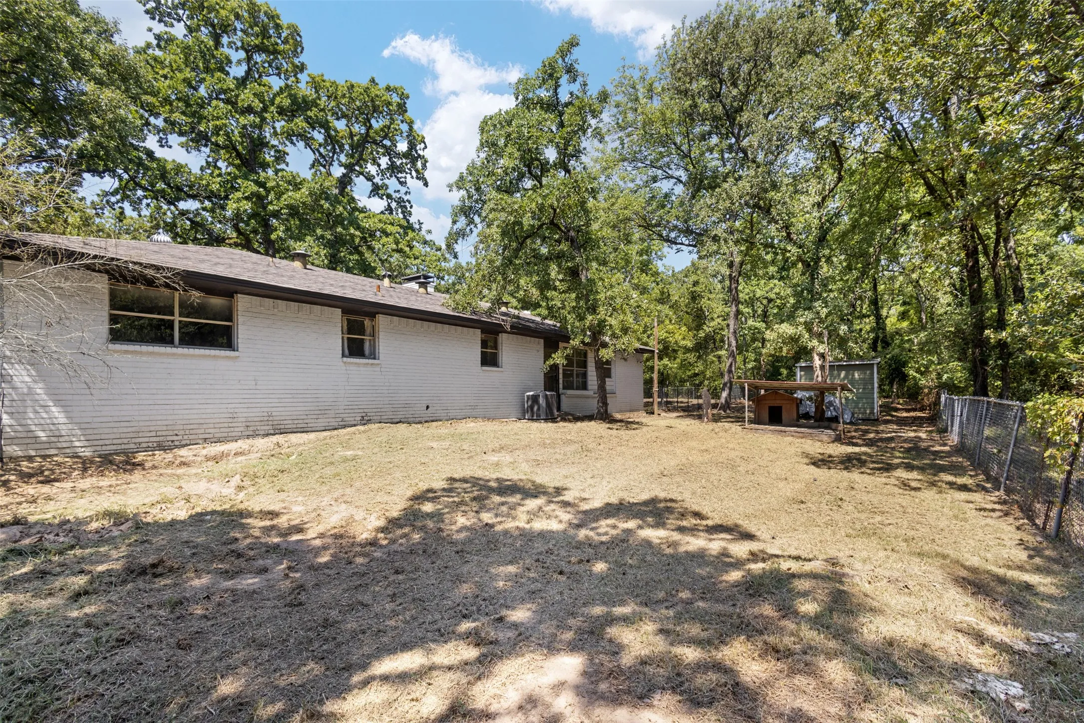 Single Family Residence For Sale in Henderson County , 14344 Daniel Boone Lane, Log Cabin, Texas 75148, 3 Bedroom, 1 Bathroom, 2 Garage spaces, 1,463 Sqft, built in 1973, mls#21337813, Real Estate Agent in Log Cabin, Homes For Sale in Henderson county, Homes For Sale in Log Cabin, Realtor in Log Cabin Texas, Real Estate Brokerage Independent Realty Texas, Luminita Cordes Realtor