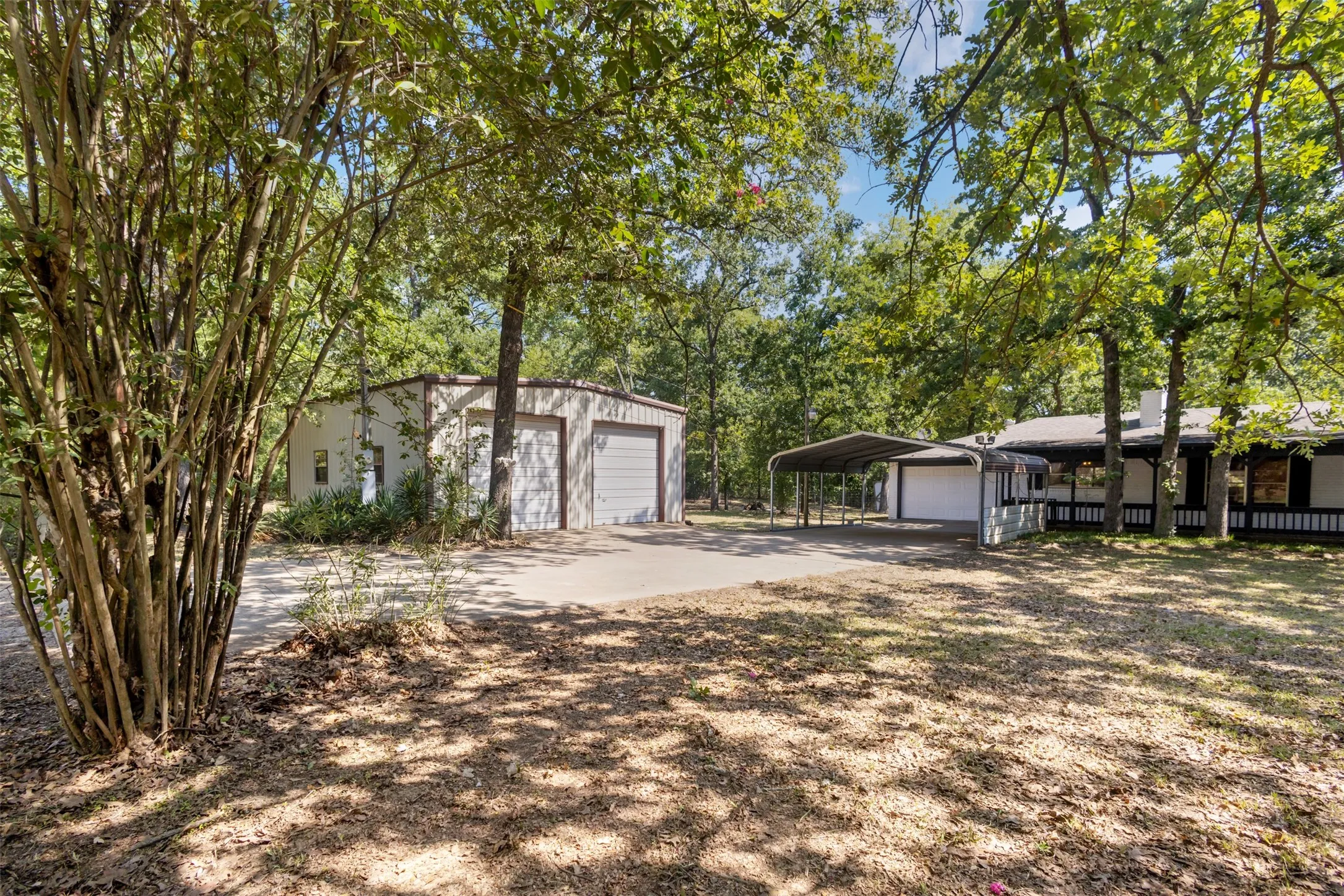 Single Family Residence For Sale in Henderson County , 14344 Daniel Boone Lane, Log Cabin, Texas 75148, 3 Bedroom, 1 Bathroom, 2 Garage spaces, 1,463 Sqft, built in 1973, mls#21337813, Real Estate Agent in Log Cabin, Homes For Sale in Henderson county, Homes For Sale in Log Cabin, Realtor in Log Cabin Texas, Real Estate Brokerage Independent Realty Texas, Luminita Cordes Realtor
