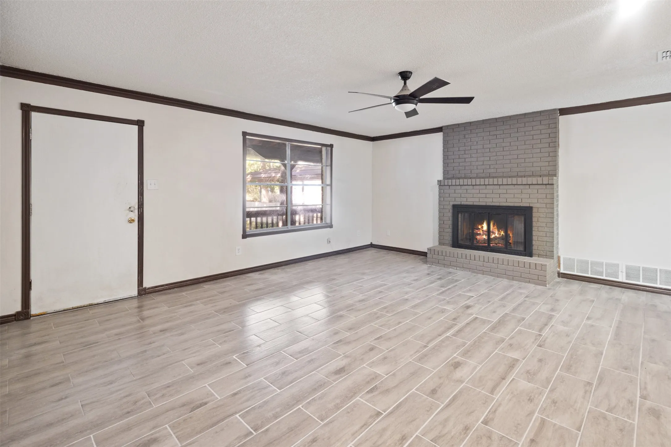 Single Family Residence For Sale in Henderson County , 14344 Daniel Boone Lane, Log Cabin, Texas 75148, 3 Bedroom, 1 Bathroom, 2 Garage spaces, 1,463 Sqft, built in 1973, mls#21337813, Real Estate Agent in Log Cabin, Homes For Sale in Henderson county, Homes For Sale in Log Cabin, Realtor in Log Cabin Texas, Real Estate Brokerage Independent Realty Texas, Luminita Cordes Realtor