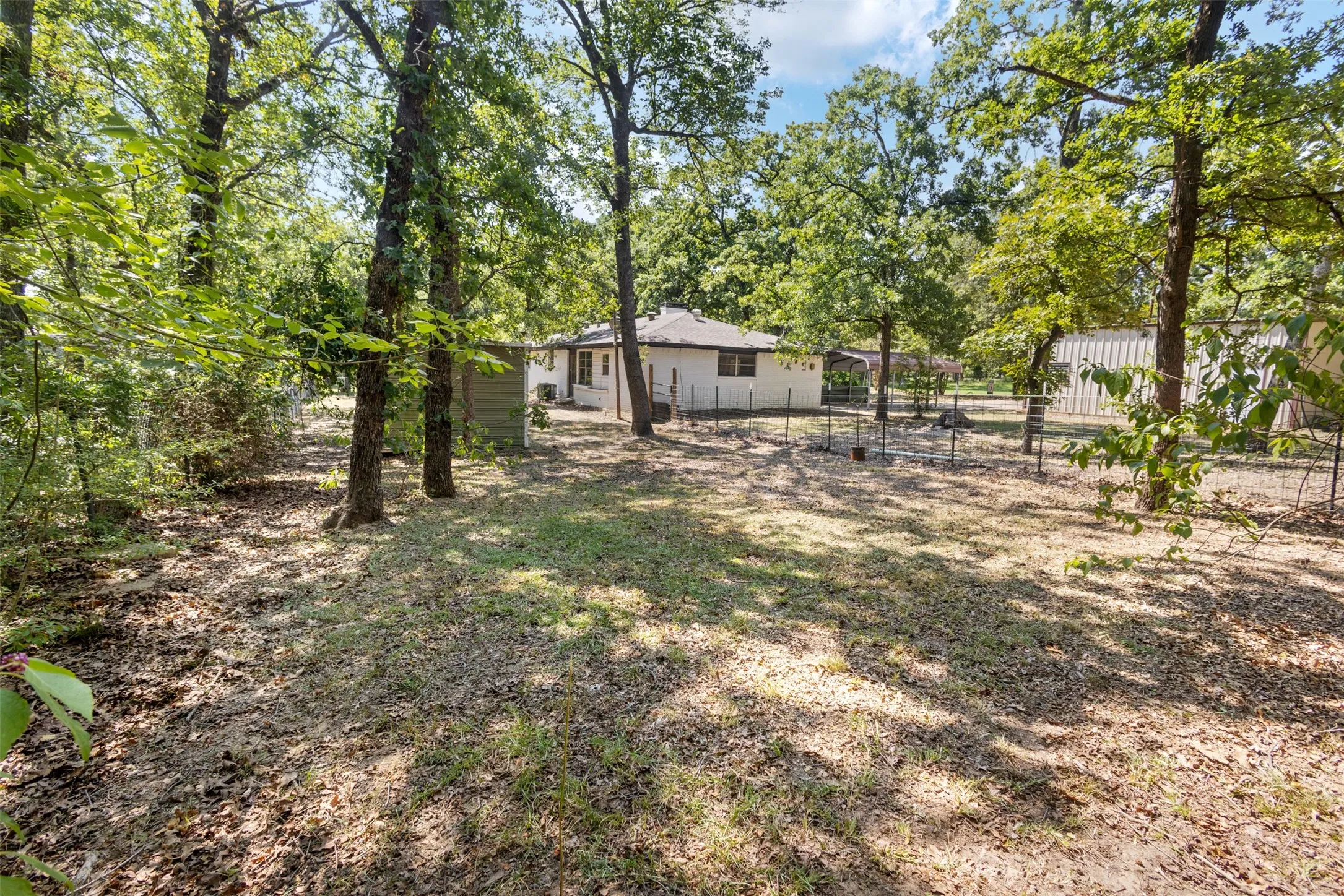 Single Family Residence For Sale in Henderson County , 14344 Daniel Boone Lane, Log Cabin, Texas 75148, 3 Bedroom, 1 Bathroom, 2 Garage spaces, 1,463 Sqft, built in 1973, mls#21337813, Real Estate Agent in Log Cabin, Homes For Sale in Henderson county, Homes For Sale in Log Cabin, Realtor in Log Cabin Texas, Real Estate Brokerage Independent Realty Texas, Luminita Cordes Realtor