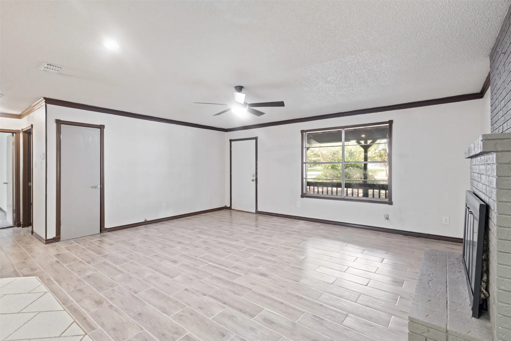 Single Family Residence For Sale in Henderson County , 14344 Daniel Boone Lane, Log Cabin, Texas 75148, 3 Bedroom, 1 Bathroom, 2 Garage spaces, 1,463 Sqft, built in 1973, mls#21337813, Real Estate Agent in Log Cabin, Homes For Sale in Henderson county, Homes For Sale in Log Cabin, Realtor in Log Cabin Texas, Real Estate Brokerage Independent Realty Texas, Luminita Cordes Realtor