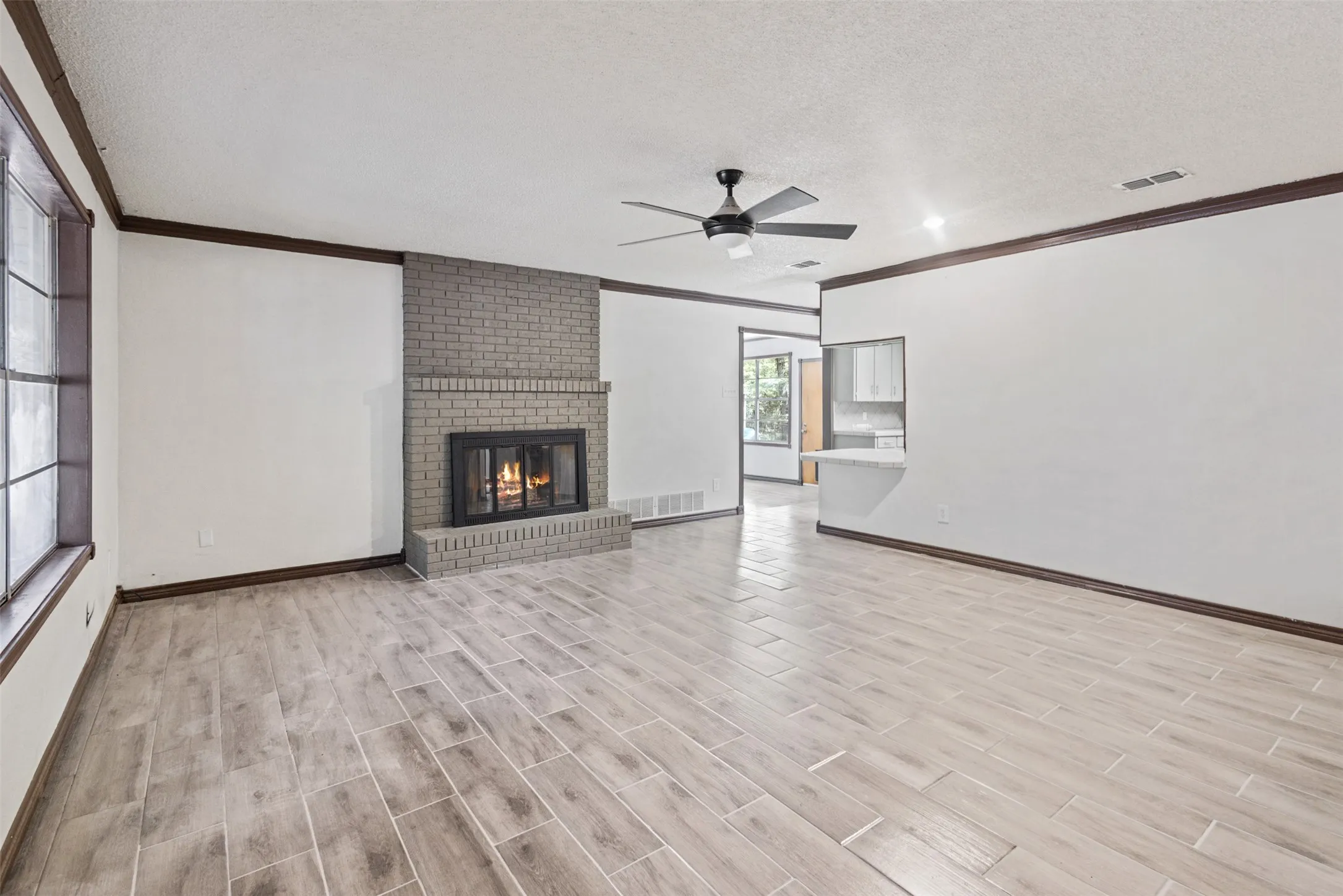 Single Family Residence For Sale in Henderson County , 14344 Daniel Boone Lane, Log Cabin, Texas 75148, 3 Bedroom, 1 Bathroom, 2 Garage spaces, 1,463 Sqft, built in 1973, mls#21337813, Real Estate Agent in Log Cabin, Homes For Sale in Henderson county, Homes For Sale in Log Cabin, Realtor in Log Cabin Texas, Real Estate Brokerage Independent Realty Texas, Luminita Cordes Realtor