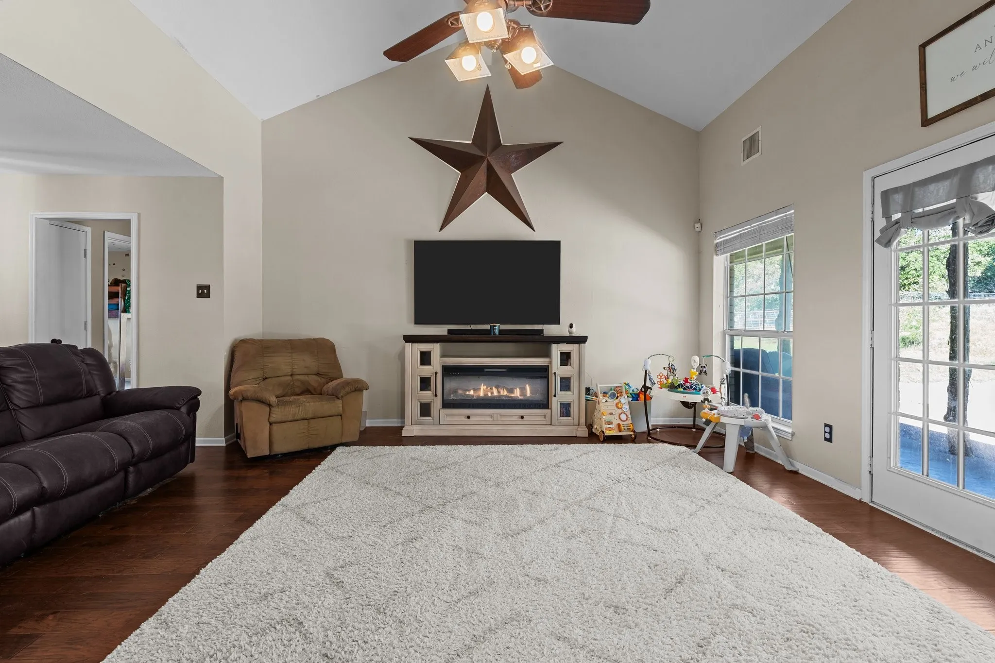 Farm For Sale in Wise County , 156 Private Road 3626, Springtown, Texas 76082, 3 Bedroom, 2 Bathroom, Garage spaces, 2,212 Sqft, built in 2002, mls#21338239, Real Estate Agent in Springtown, Homes For Sale in Wise county, Homes For Sale in Springtown, Realtor in Springtown Texas, Real Estate Brokerage Independent Realty Texas, Luminita Cordes Realtor