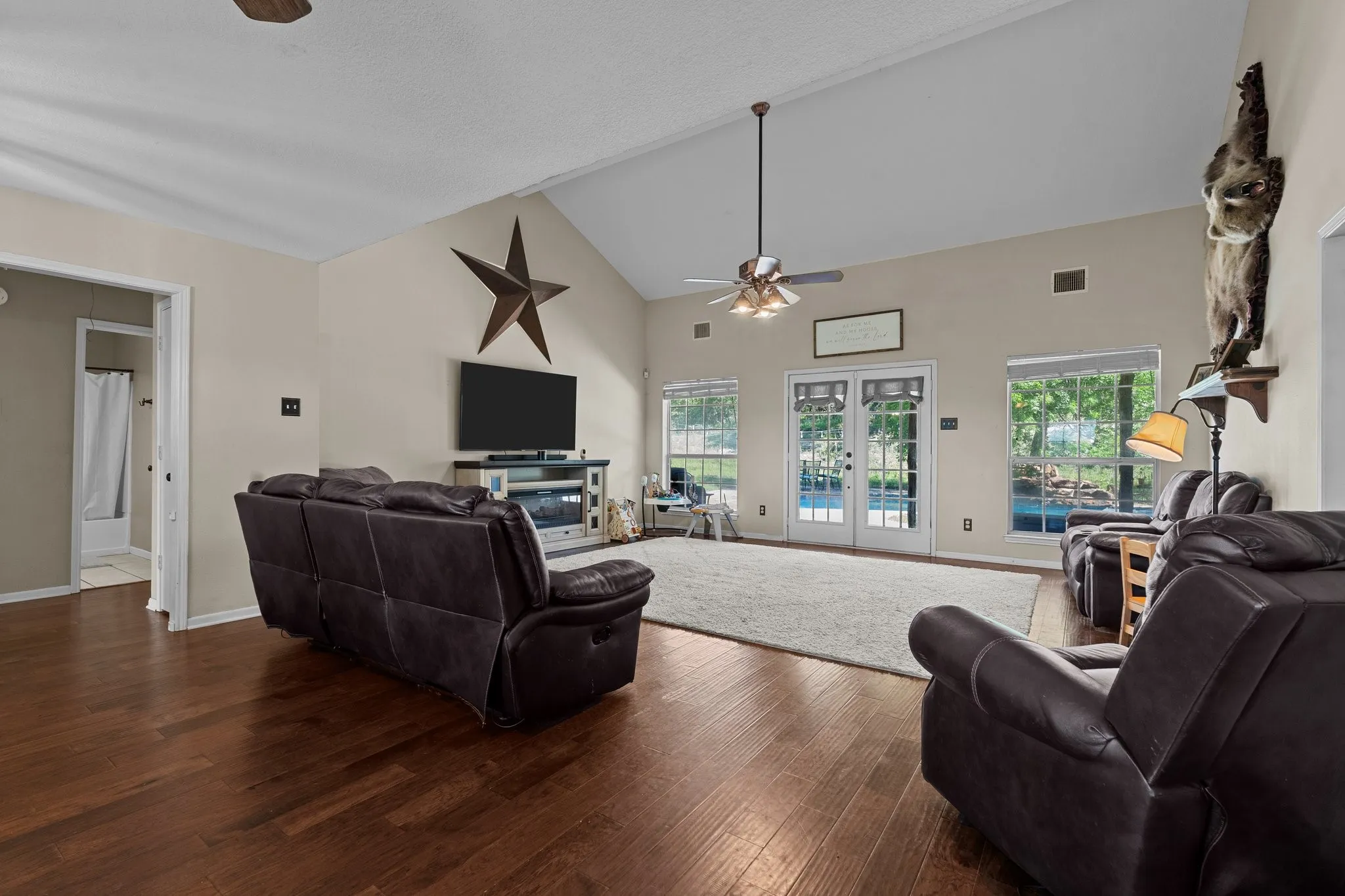Farm For Sale in Wise County , 156 Private Road 3626, Springtown, Texas 76082, 3 Bedroom, 2 Bathroom, Garage spaces, 2,212 Sqft, built in 2002, mls#21338239, Real Estate Agent in Springtown, Homes For Sale in Wise county, Homes For Sale in Springtown, Realtor in Springtown Texas, Real Estate Brokerage Independent Realty Texas, Luminita Cordes Realtor