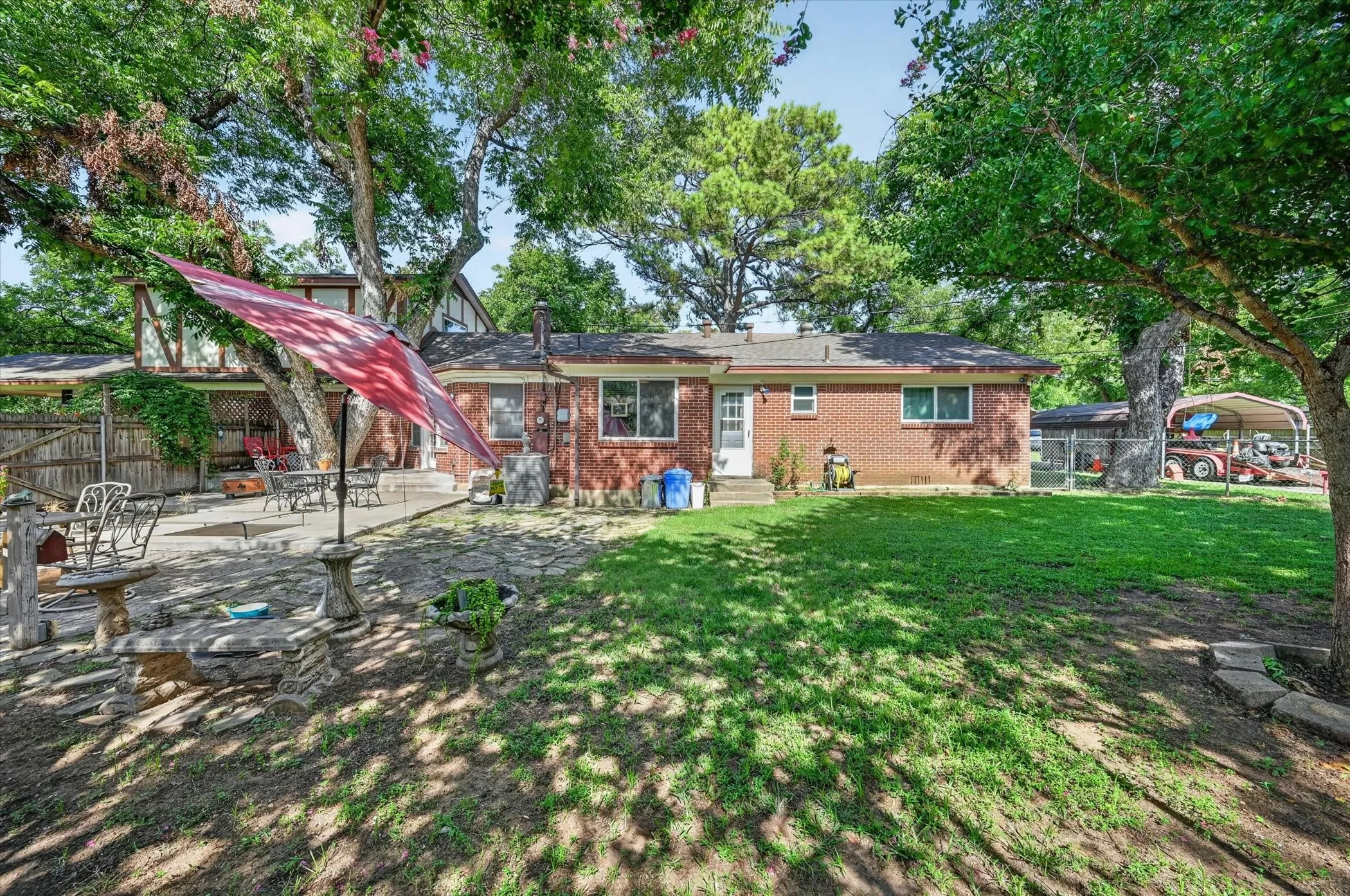 Single Family Residence For Sale in Tarrant County , 1800 Pecan Park Drive, Arlington, Texas 76012, 3 Bedroom, 2 Bathroom, 2 Garage spaces, 2,037 Sqft, built in 1960, mls#21338198, Real Estate Agent in Arlington, Homes For Sale in Tarrant county, Homes For Sale in Arlington, Realtor in Arlington Texas, Real Estate Brokerage Independent Realty Texas, Luminita Cordes Realtor