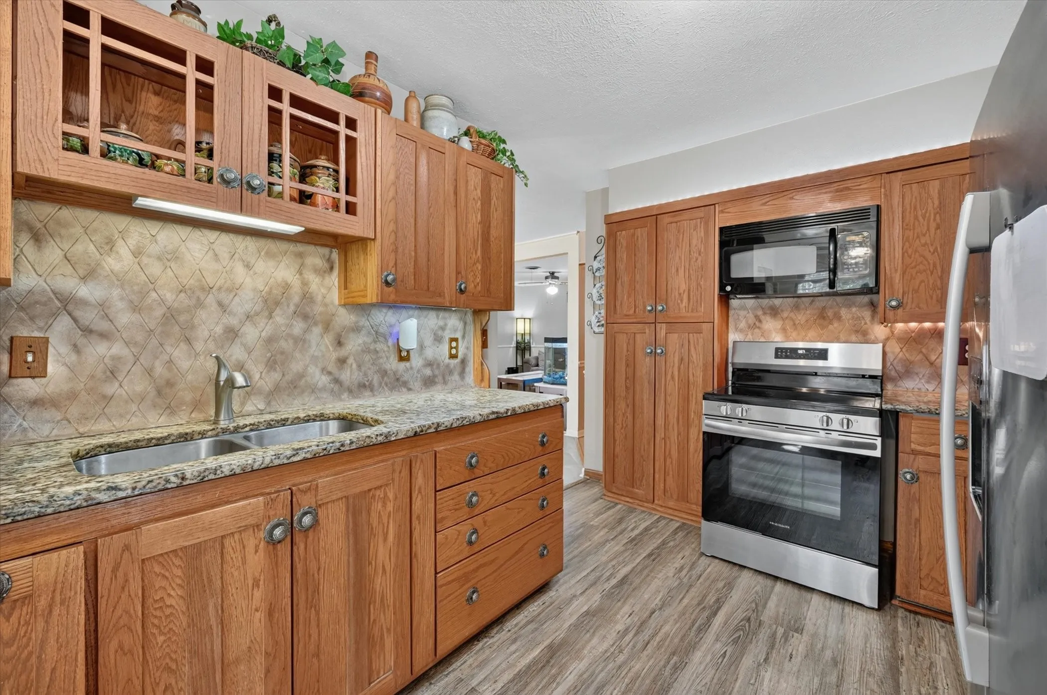 Single Family Residence For Sale in Tarrant County , 1800 Pecan Park Drive, Arlington, Texas 76012, 3 Bedroom, 2 Bathroom, 2 Garage spaces, 2,037 Sqft, built in 1960, mls#21338198, Real Estate Agent in Arlington, Homes For Sale in Tarrant county, Homes For Sale in Arlington, Realtor in Arlington Texas, Real Estate Brokerage Independent Realty Texas, Luminita Cordes Realtor