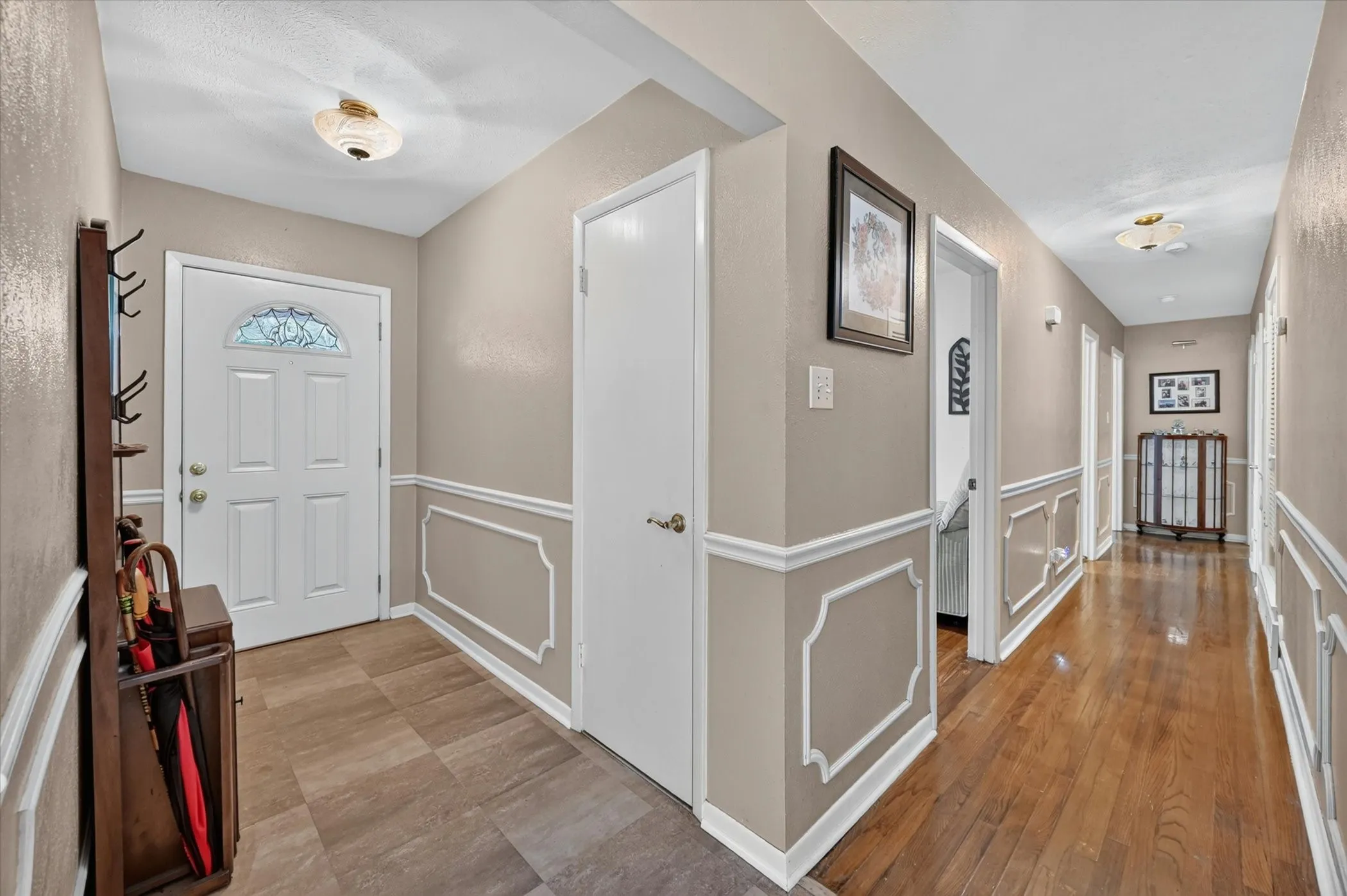 Single Family Residence For Sale in Tarrant County , 1800 Pecan Park Drive, Arlington, Texas 76012, 3 Bedroom, 2 Bathroom, 2 Garage spaces, 2,037 Sqft, built in 1960, mls#21338198, Real Estate Agent in Arlington, Homes For Sale in Tarrant county, Homes For Sale in Arlington, Realtor in Arlington Texas, Real Estate Brokerage Independent Realty Texas, Luminita Cordes Realtor