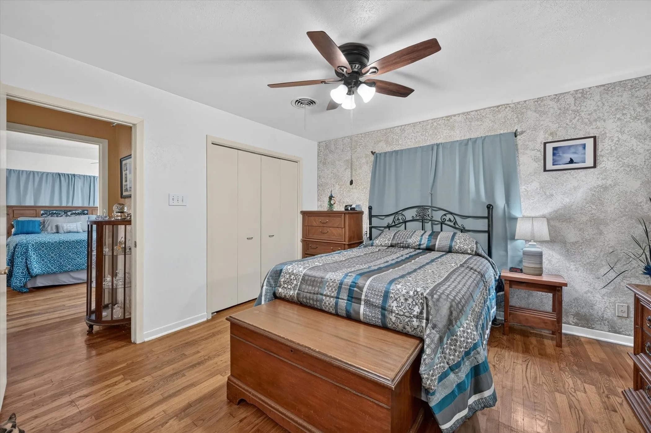 Single Family Residence For Sale in Tarrant County , 1800 Pecan Park Drive, Arlington, Texas 76012, 3 Bedroom, 2 Bathroom, 2 Garage spaces, 2,037 Sqft, built in 1960, mls#21338198, Real Estate Agent in Arlington, Homes For Sale in Tarrant county, Homes For Sale in Arlington, Realtor in Arlington Texas, Real Estate Brokerage Independent Realty Texas, Luminita Cordes Realtor