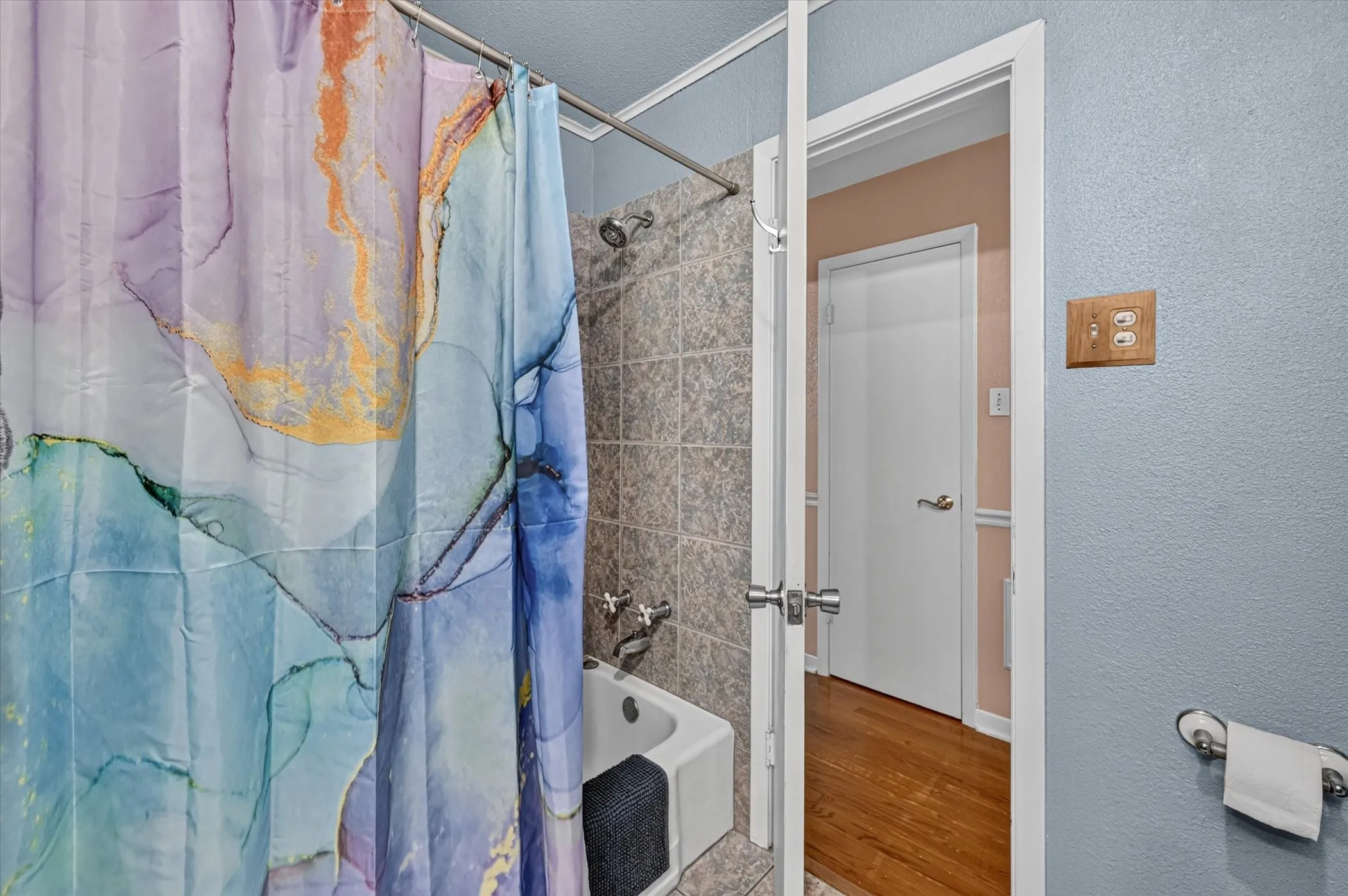 Single Family Residence For Sale in Tarrant County , 1800 Pecan Park Drive, Arlington, Texas 76012, 3 Bedroom, 2 Bathroom, 2 Garage spaces, 2,037 Sqft, built in 1960, mls#21338198, Real Estate Agent in Arlington, Homes For Sale in Tarrant county, Homes For Sale in Arlington, Realtor in Arlington Texas, Real Estate Brokerage Independent Realty Texas, Luminita Cordes Realtor