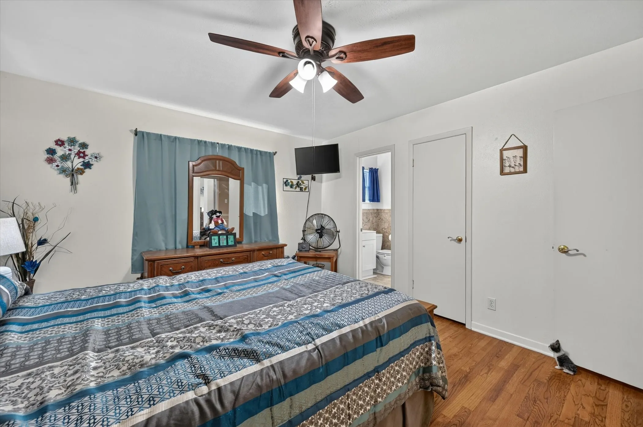 Single Family Residence For Sale in Tarrant County , 1800 Pecan Park Drive, Arlington, Texas 76012, 3 Bedroom, 2 Bathroom, 2 Garage spaces, 2,037 Sqft, built in 1960, mls#21338198, Real Estate Agent in Arlington, Homes For Sale in Tarrant county, Homes For Sale in Arlington, Realtor in Arlington Texas, Real Estate Brokerage Independent Realty Texas, Luminita Cordes Realtor