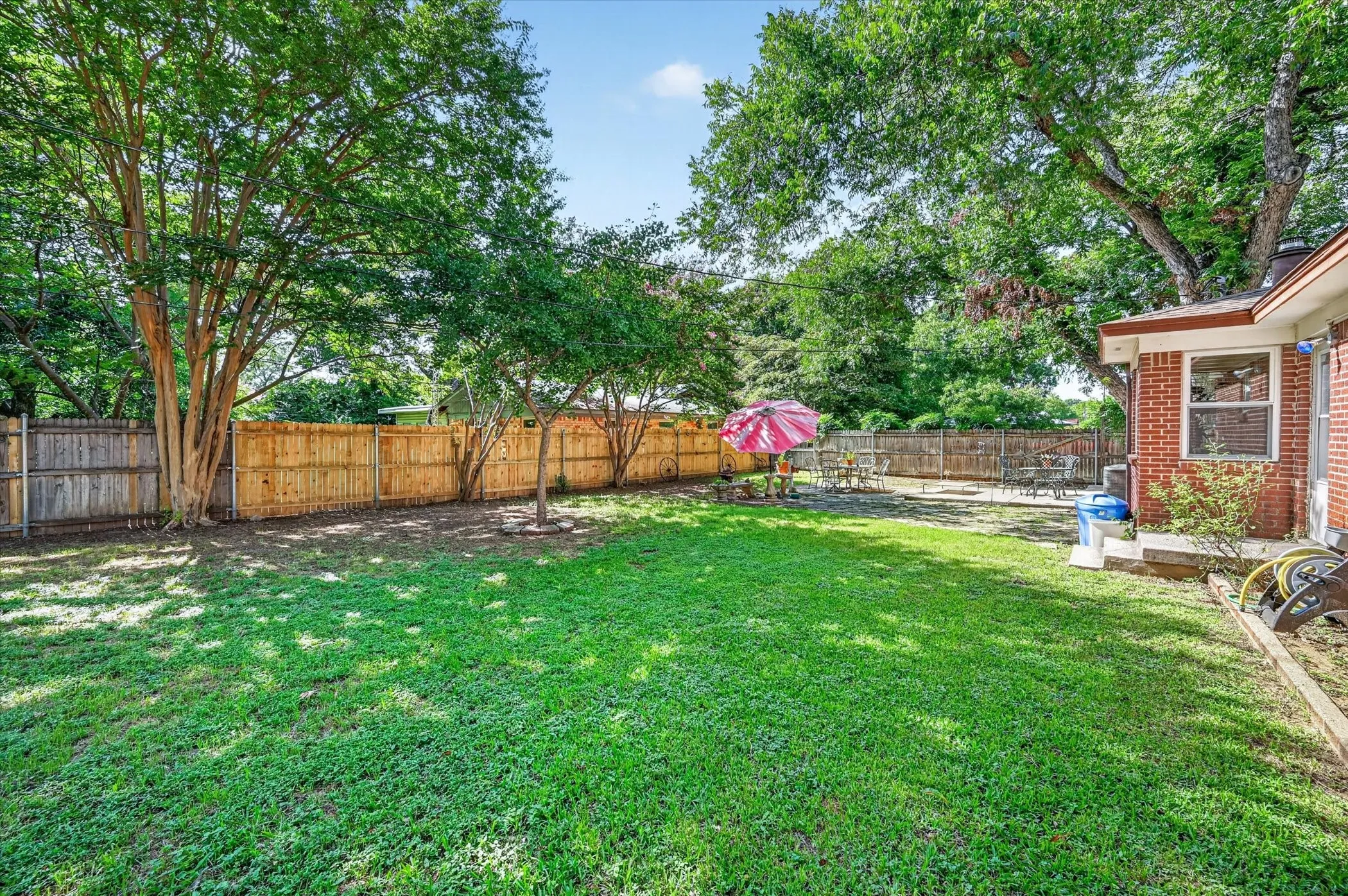 Single Family Residence For Sale in Tarrant County , 1800 Pecan Park Drive, Arlington, Texas 76012, 3 Bedroom, 2 Bathroom, 2 Garage spaces, 2,037 Sqft, built in 1960, mls#21338198, Real Estate Agent in Arlington, Homes For Sale in Tarrant county, Homes For Sale in Arlington, Realtor in Arlington Texas, Real Estate Brokerage Independent Realty Texas, Luminita Cordes Realtor