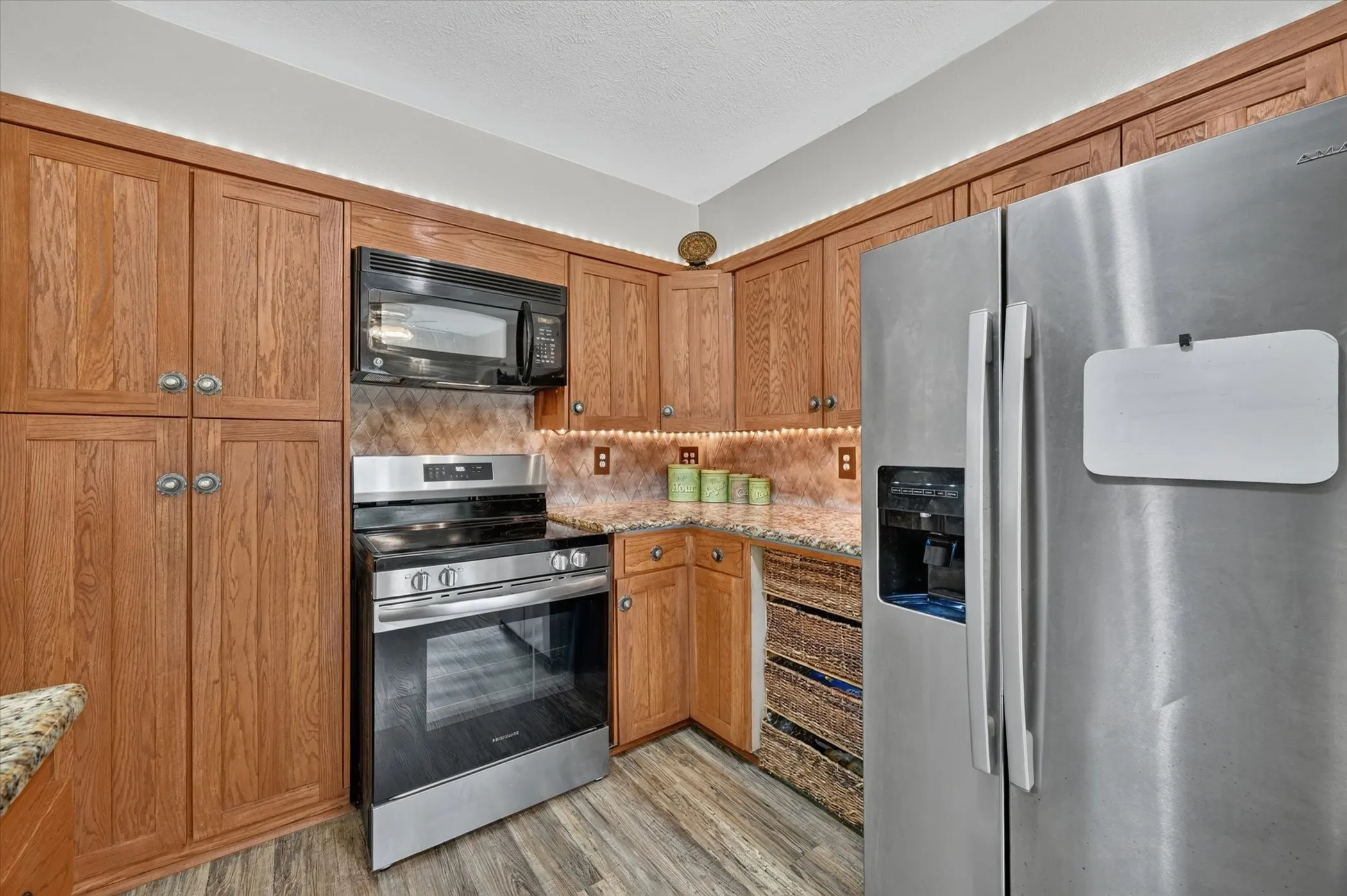 Single Family Residence For Sale in Tarrant County , 1800 Pecan Park Drive, Arlington, Texas 76012, 3 Bedroom, 2 Bathroom, 2 Garage spaces, 2,037 Sqft, built in 1960, mls#21338198, Real Estate Agent in Arlington, Homes For Sale in Tarrant county, Homes For Sale in Arlington, Realtor in Arlington Texas, Real Estate Brokerage Independent Realty Texas, Luminita Cordes Realtor