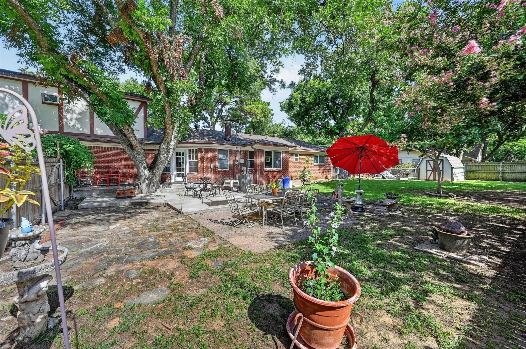 Single Family Residence For Sale in Tarrant County , 1800 Pecan Park Drive, Arlington, Texas 76012, 3 Bedroom, 2 Bathroom, 2 Garage spaces, 2,037 Sqft, built in 1960, mls#21338198, Real Estate Agent in Arlington, Homes For Sale in Tarrant county, Homes For Sale in Arlington, Realtor in Arlington Texas, Real Estate Brokerage Independent Realty Texas, Luminita Cordes Realtor