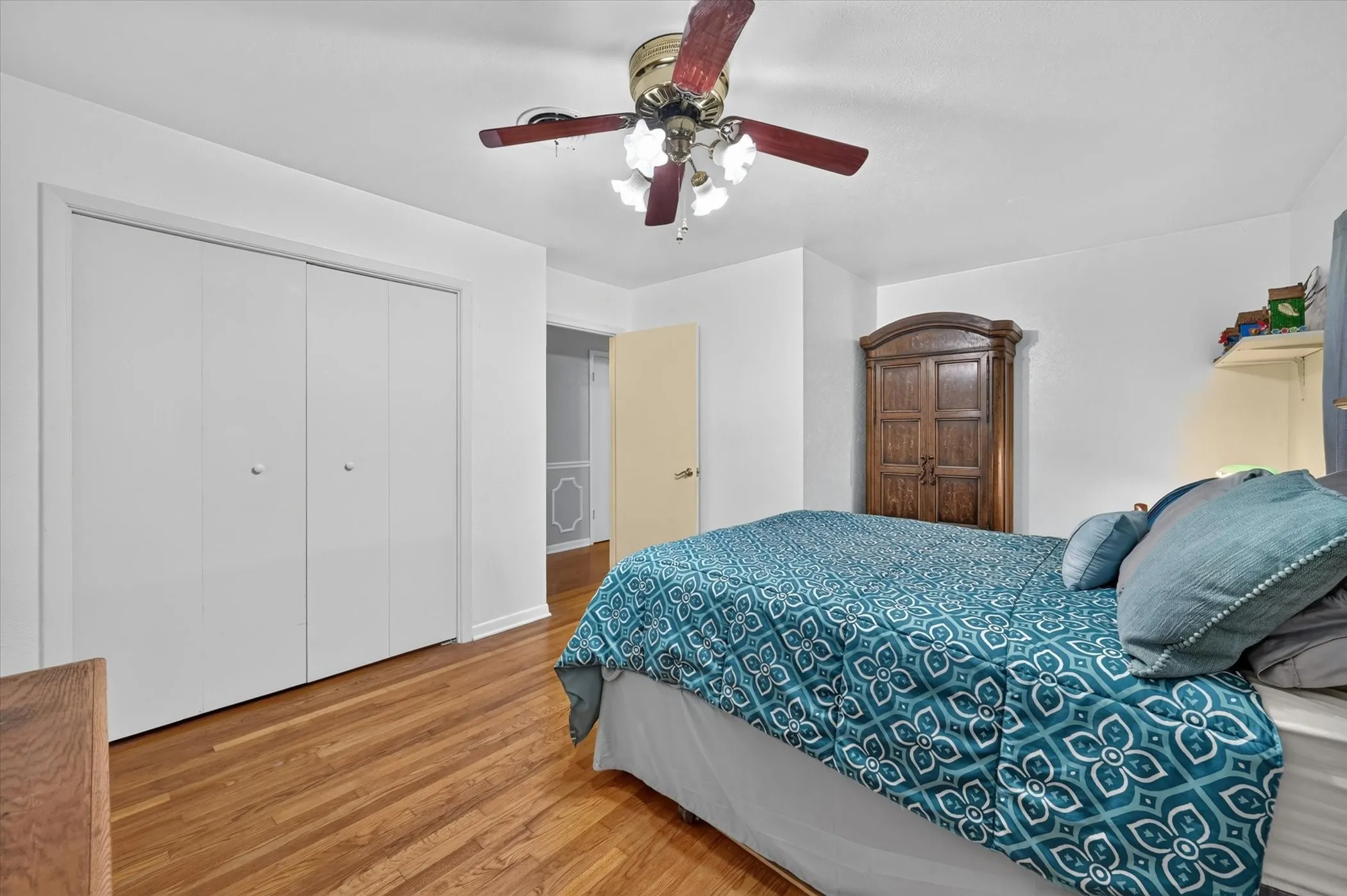 Single Family Residence For Sale in Tarrant County , 1800 Pecan Park Drive, Arlington, Texas 76012, 3 Bedroom, 2 Bathroom, 2 Garage spaces, 2,037 Sqft, built in 1960, mls#21338198, Real Estate Agent in Arlington, Homes For Sale in Tarrant county, Homes For Sale in Arlington, Realtor in Arlington Texas, Real Estate Brokerage Independent Realty Texas, Luminita Cordes Realtor