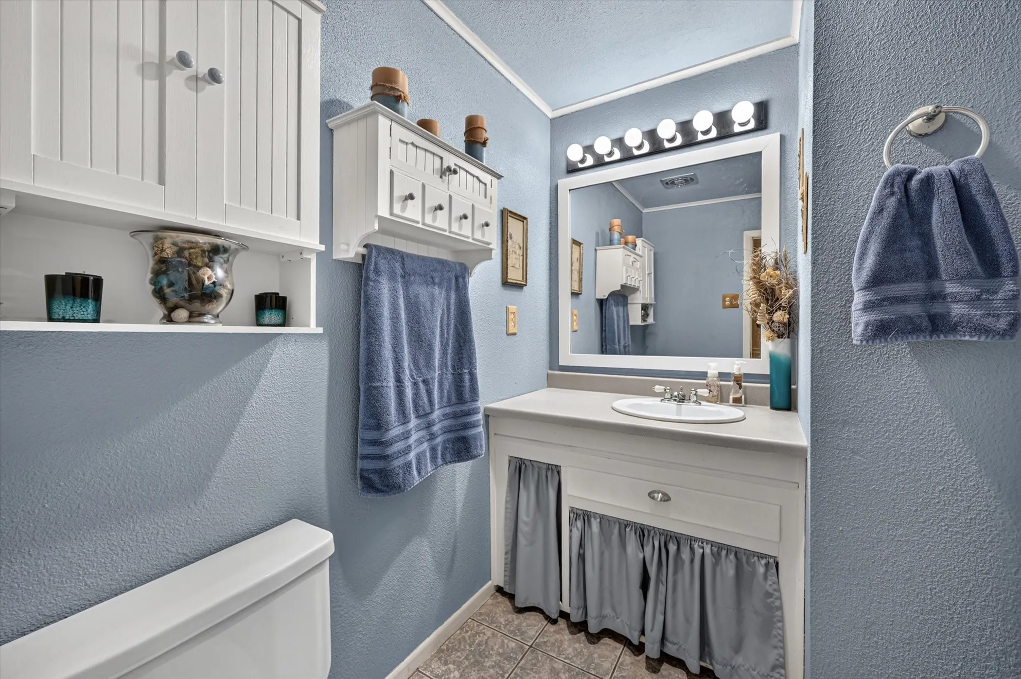 Single Family Residence For Sale in Tarrant County , 1800 Pecan Park Drive, Arlington, Texas 76012, 3 Bedroom, 2 Bathroom, 2 Garage spaces, 2,037 Sqft, built in 1960, mls#21338198, Real Estate Agent in Arlington, Homes For Sale in Tarrant county, Homes For Sale in Arlington, Realtor in Arlington Texas, Real Estate Brokerage Independent Realty Texas, Luminita Cordes Realtor