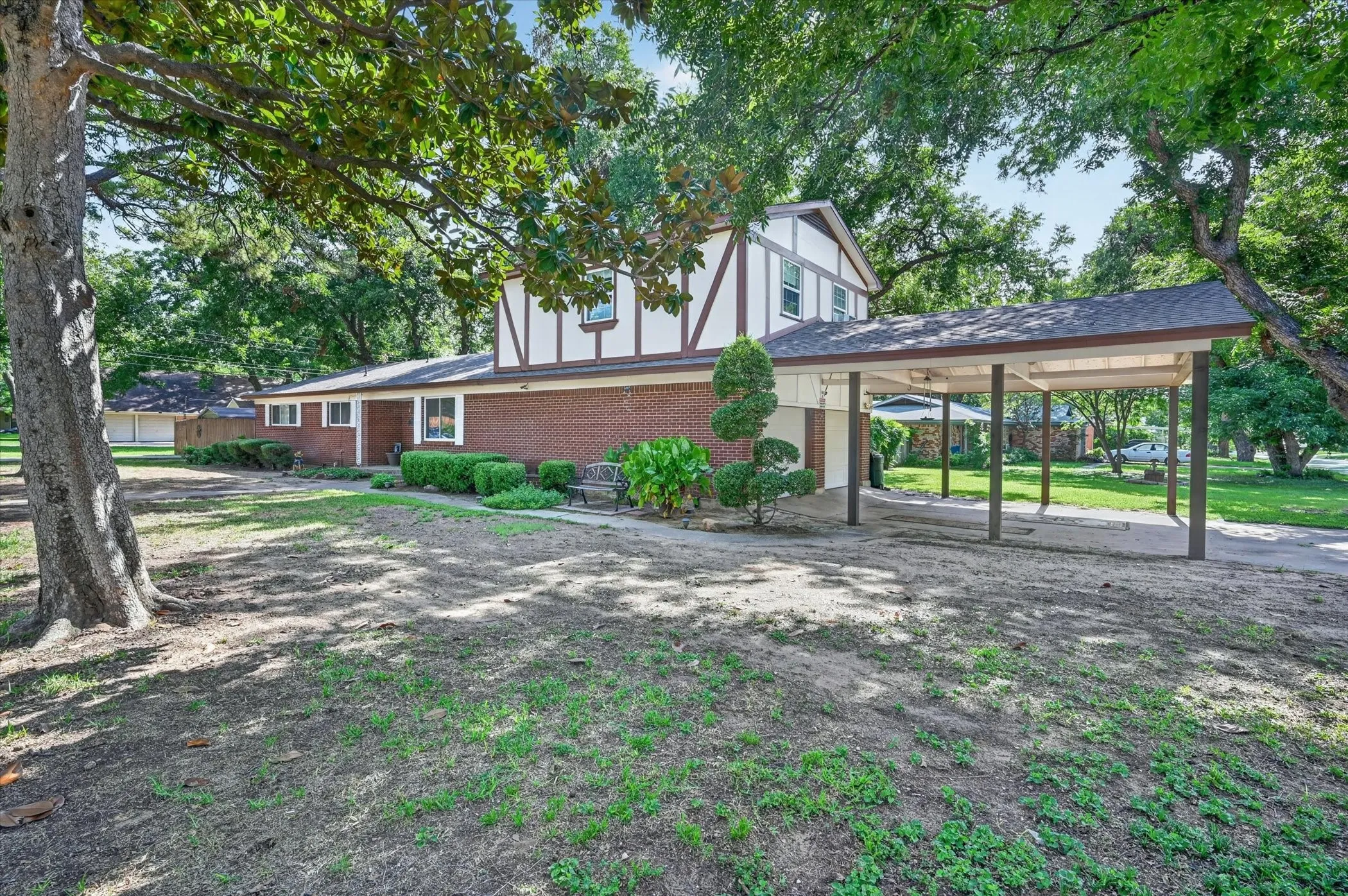 Single Family Residence For Sale in Tarrant County , 1800 Pecan Park Drive, Arlington, Texas 76012, 3 Bedroom, 2 Bathroom, 2 Garage spaces, 2,037 Sqft, built in 1960, mls#21338198, Real Estate Agent in Arlington, Homes For Sale in Tarrant county, Homes For Sale in Arlington, Realtor in Arlington Texas, Real Estate Brokerage Independent Realty Texas, Luminita Cordes Realtor