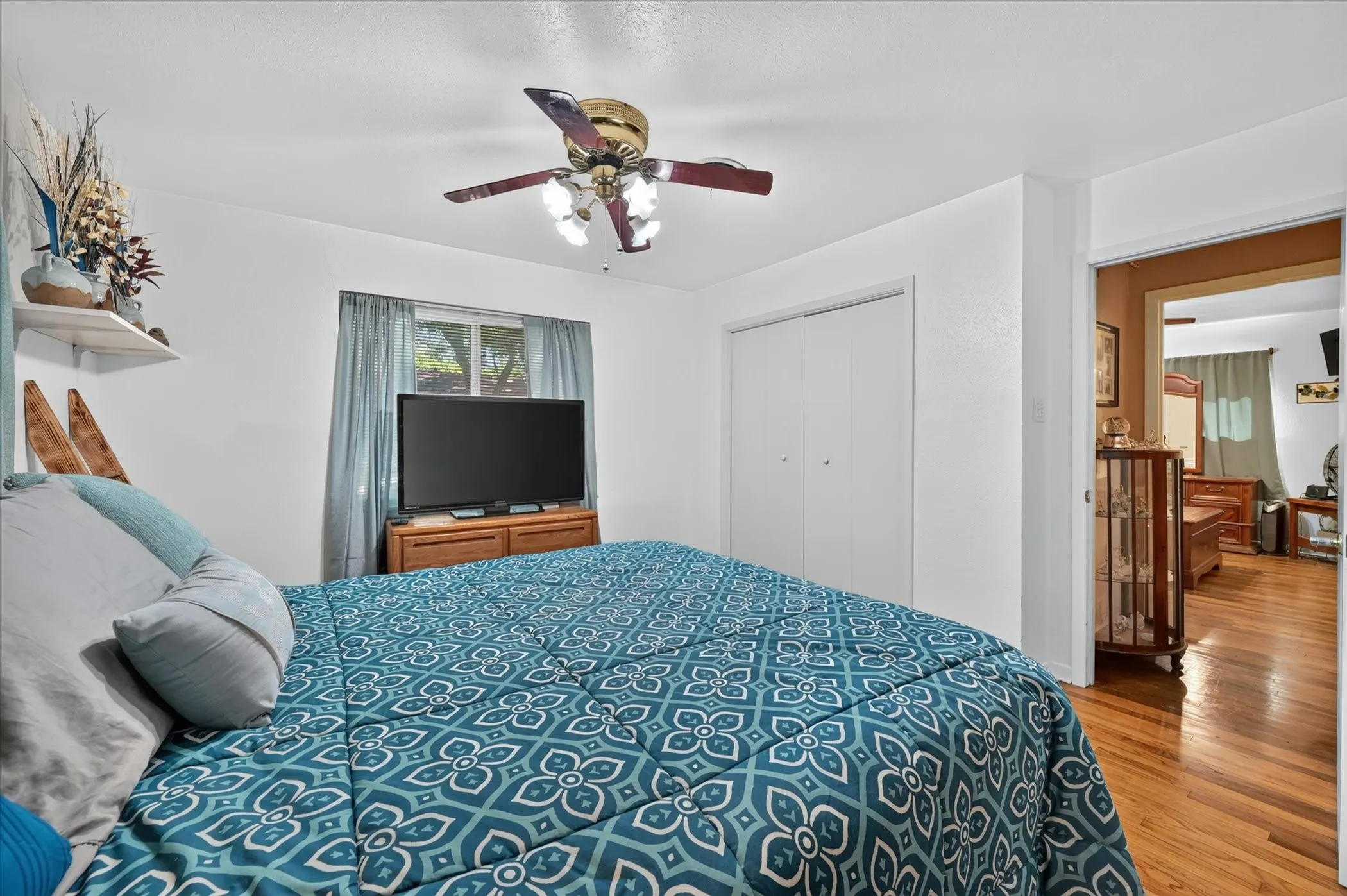 Single Family Residence For Sale in Tarrant County , 1800 Pecan Park Drive, Arlington, Texas 76012, 3 Bedroom, 2 Bathroom, 2 Garage spaces, 2,037 Sqft, built in 1960, mls#21338198, Real Estate Agent in Arlington, Homes For Sale in Tarrant county, Homes For Sale in Arlington, Realtor in Arlington Texas, Real Estate Brokerage Independent Realty Texas, Luminita Cordes Realtor