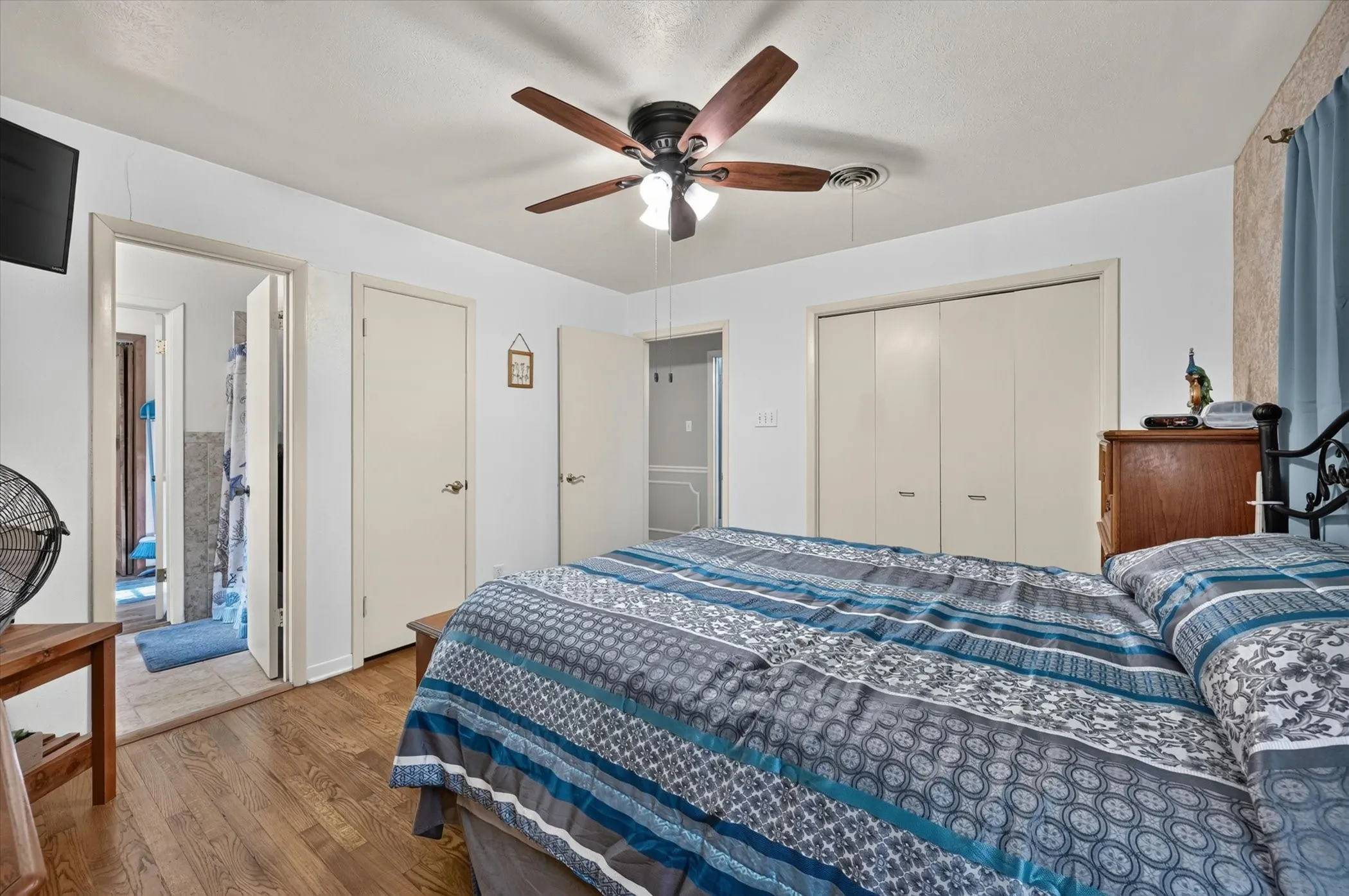 Single Family Residence For Sale in Tarrant County , 1800 Pecan Park Drive, Arlington, Texas 76012, 3 Bedroom, 2 Bathroom, 2 Garage spaces, 2,037 Sqft, built in 1960, mls#21338198, Real Estate Agent in Arlington, Homes For Sale in Tarrant county, Homes For Sale in Arlington, Realtor in Arlington Texas, Real Estate Brokerage Independent Realty Texas, Luminita Cordes Realtor