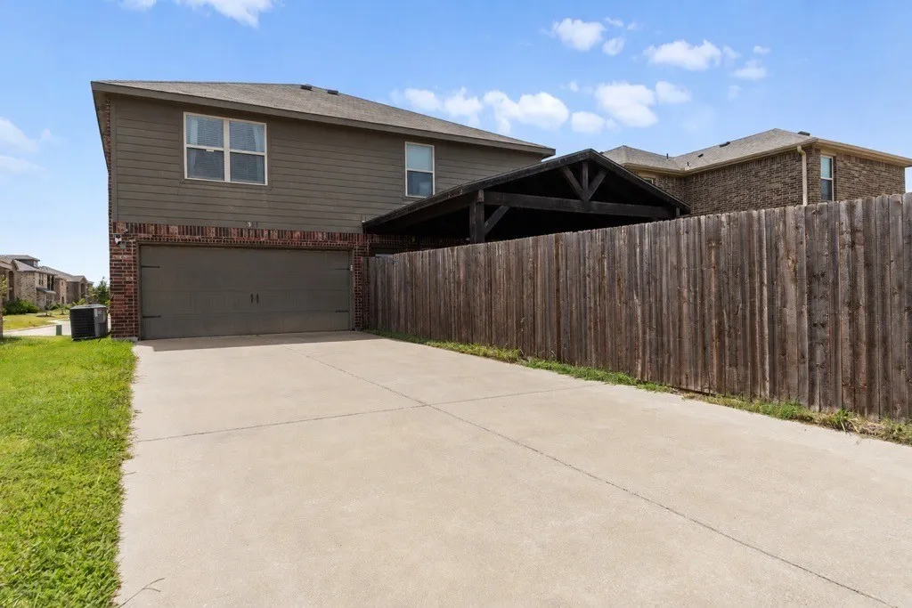 Single Family Residence For Sale in Dallas County , 2508 Glen Hollow Drive, Lancaster, Texas 75134, 4 Bedroom, 3 Bathroom, 2 Garage spaces, 2,633 Sqft, built in 2018, mls#21327837, Real Estate Agent in Lancaster, Homes For Sale in Dallas county, Homes For Sale in Lancaster, Realtor in Lancaster Texas, Real Estate Brokerage Independent Realty Texas, Luminita Cordes Realtor