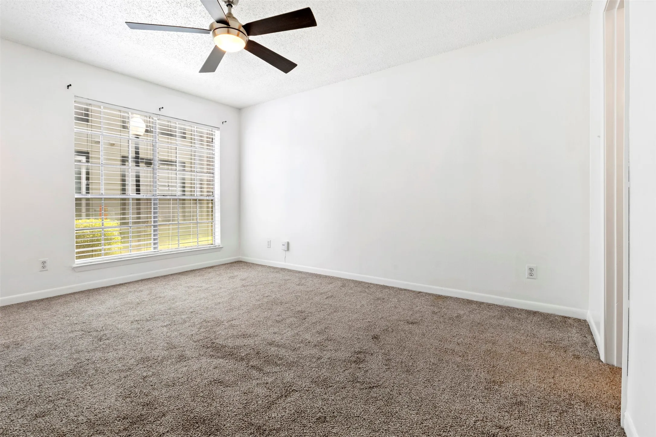 Condominium For Sale in Dallas County , 5981 Arapaho Road 1607, Dallas, Texas 75248, 1 Bedroom, 1 Bathroom, Garage spaces, 734 Sqft, built in 1980, mls#21339035, Real Estate Agent in Dallas, Homes For Sale in Dallas county, Homes For Sale in Dallas, Realtor in Dallas Texas, Real Estate Brokerage Independent Realty Texas, Luminita Cordes Realtor