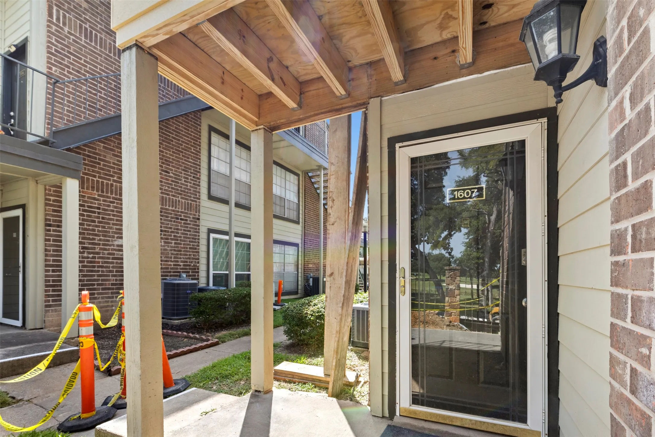 Condominium For Sale in Dallas County , 5981 Arapaho Road 1607, Dallas, Texas 75248, 1 Bedroom, 1 Bathroom, Garage spaces, 734 Sqft, built in 1980, mls#21339035, Real Estate Agent in Dallas, Homes For Sale in Dallas county, Homes For Sale in Dallas, Realtor in Dallas Texas, Real Estate Brokerage Independent Realty Texas, Luminita Cordes Realtor