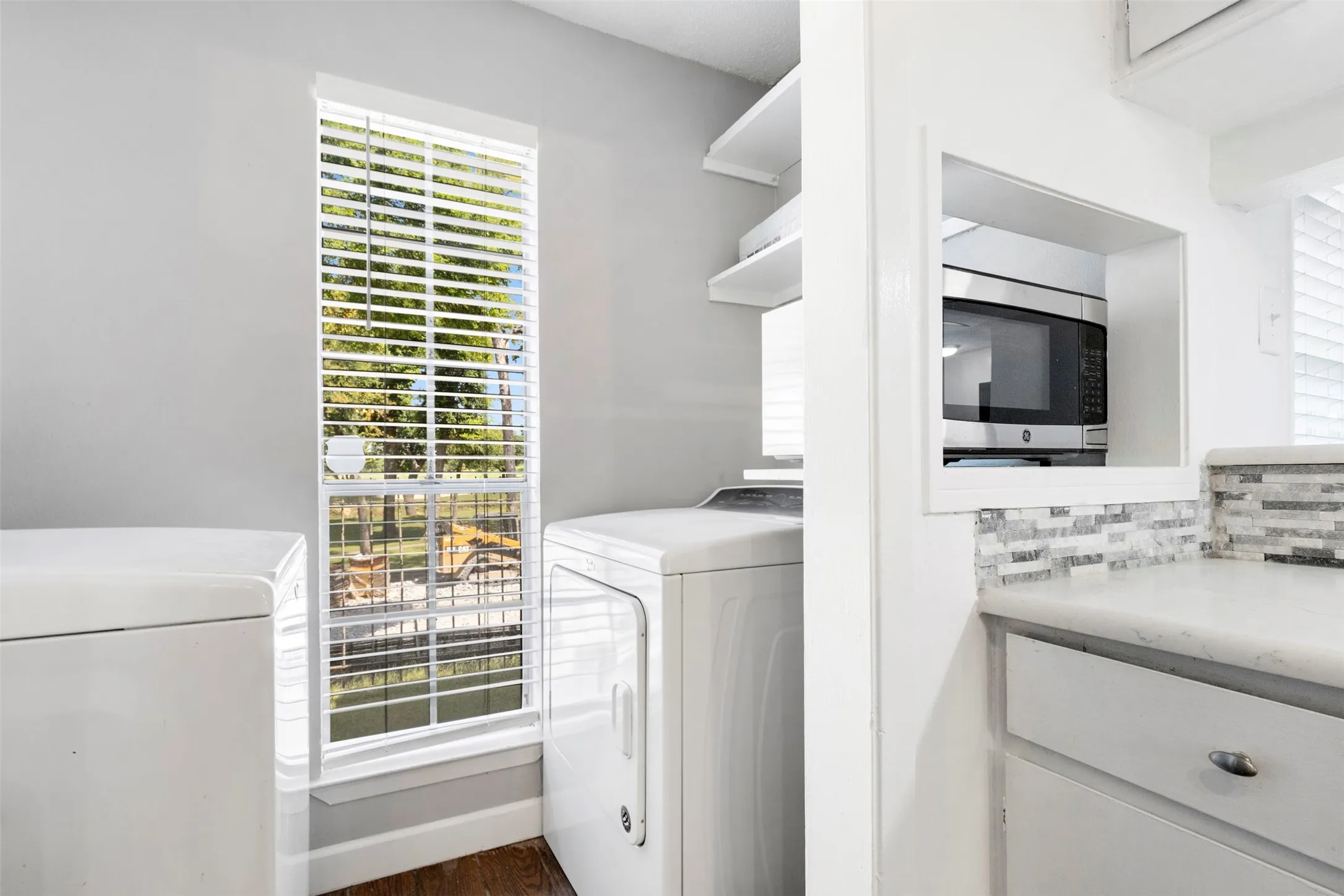 Condominium For Sale in Dallas County , 5981 Arapaho Road 1607, Dallas, Texas 75248, 1 Bedroom, 1 Bathroom, Garage spaces, 734 Sqft, built in 1980, mls#21339035, Real Estate Agent in Dallas, Homes For Sale in Dallas county, Homes For Sale in Dallas, Realtor in Dallas Texas, Real Estate Brokerage Independent Realty Texas, Luminita Cordes Realtor