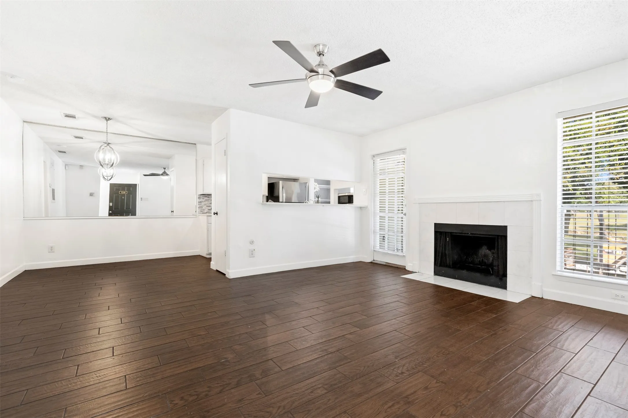 Condominium For Sale in Dallas County , 5981 Arapaho Road 1607, Dallas, Texas 75248, 1 Bedroom, 1 Bathroom, Garage spaces, 734 Sqft, built in 1980, mls#21339035, Real Estate Agent in Dallas, Homes For Sale in Dallas county, Homes For Sale in Dallas, Realtor in Dallas Texas, Real Estate Brokerage Independent Realty Texas, Luminita Cordes Realtor