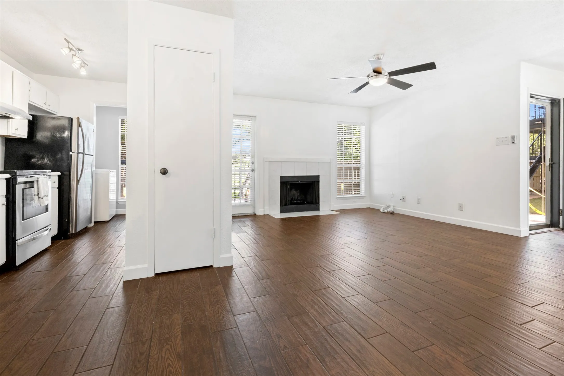 Condominium For Sale in Dallas County , 5981 Arapaho Road 1607, Dallas, Texas 75248, 1 Bedroom, 1 Bathroom, Garage spaces, 734 Sqft, built in 1980, mls#21339035, Real Estate Agent in Dallas, Homes For Sale in Dallas county, Homes For Sale in Dallas, Realtor in Dallas Texas, Real Estate Brokerage Independent Realty Texas, Luminita Cordes Realtor