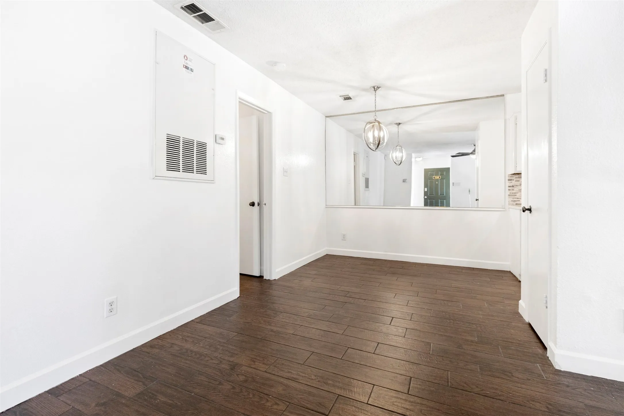 Condominium For Sale in Dallas County , 5981 Arapaho Road 1607, Dallas, Texas 75248, 1 Bedroom, 1 Bathroom, Garage spaces, 734 Sqft, built in 1980, mls#21339035, Real Estate Agent in Dallas, Homes For Sale in Dallas county, Homes For Sale in Dallas, Realtor in Dallas Texas, Real Estate Brokerage Independent Realty Texas, Luminita Cordes Realtor