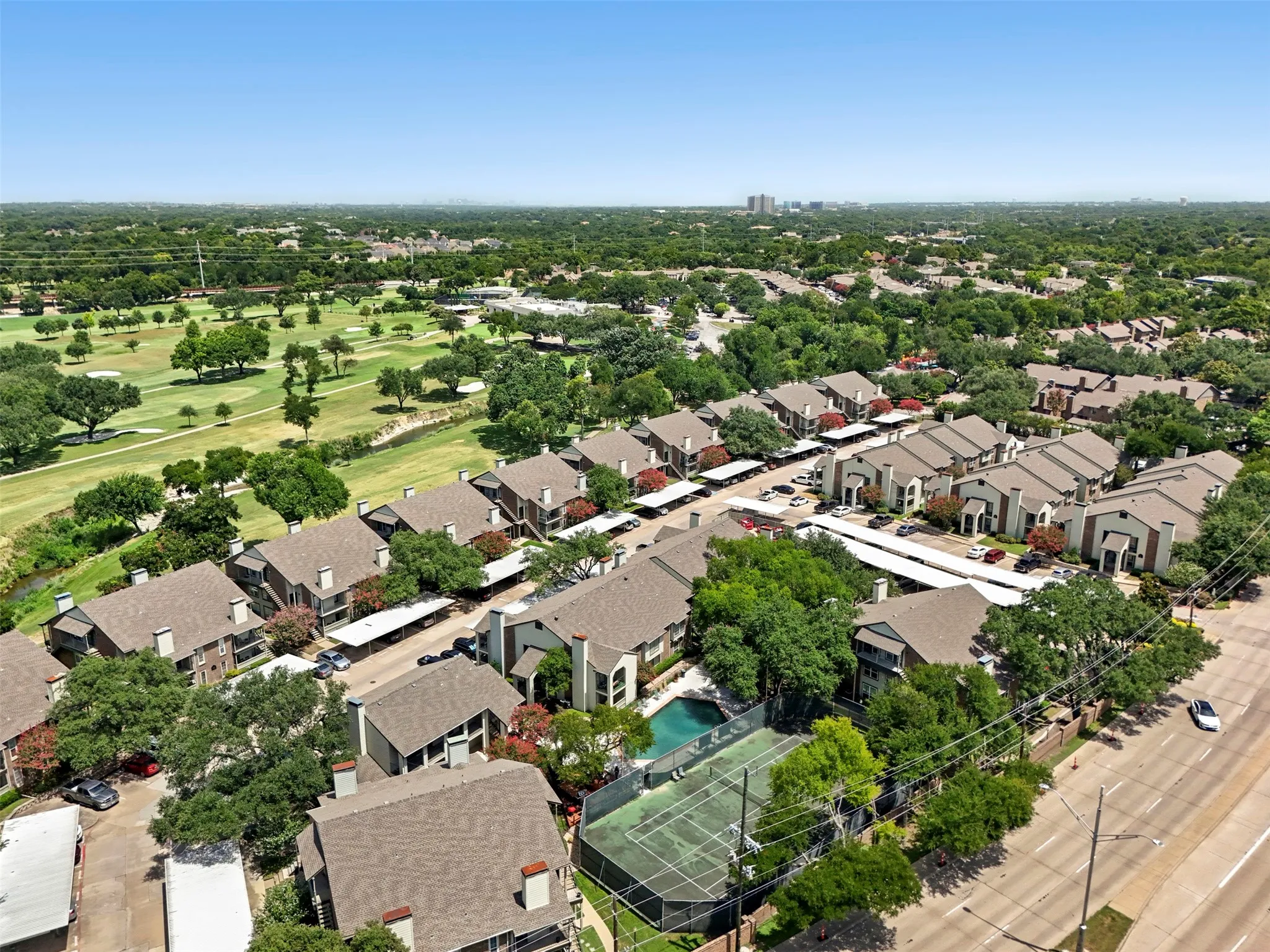 Condominium For Sale in Dallas County , 5981 Arapaho Road 1607, Dallas, Texas 75248, 1 Bedroom, 1 Bathroom, Garage spaces, 734 Sqft, built in 1980, mls#21339035, Real Estate Agent in Dallas, Homes For Sale in Dallas county, Homes For Sale in Dallas, Realtor in Dallas Texas, Real Estate Brokerage Independent Realty Texas, Luminita Cordes Realtor