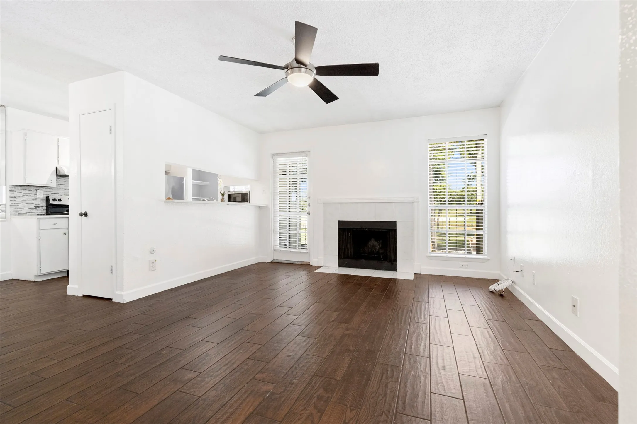Condominium For Sale in Dallas County , 5981 Arapaho Road 1607, Dallas, Texas 75248, 1 Bedroom, 1 Bathroom, Garage spaces, 734 Sqft, built in 1980, mls#21339035, Real Estate Agent in Dallas, Homes For Sale in Dallas county, Homes For Sale in Dallas, Realtor in Dallas Texas, Real Estate Brokerage Independent Realty Texas, Luminita Cordes Realtor