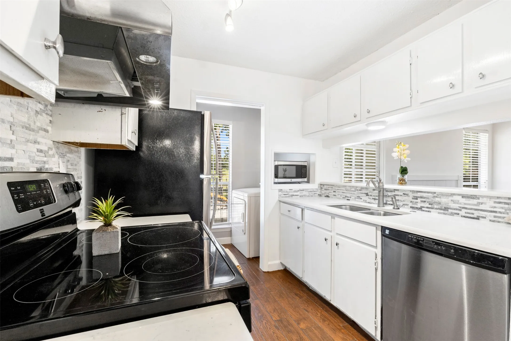 Condominium For Sale in Dallas County , 5981 Arapaho Road 1607, Dallas, Texas 75248, 1 Bedroom, 1 Bathroom, Garage spaces, 734 Sqft, built in 1980, mls#21339035, Real Estate Agent in Dallas, Homes For Sale in Dallas county, Homes For Sale in Dallas, Realtor in Dallas Texas, Real Estate Brokerage Independent Realty Texas, Luminita Cordes Realtor