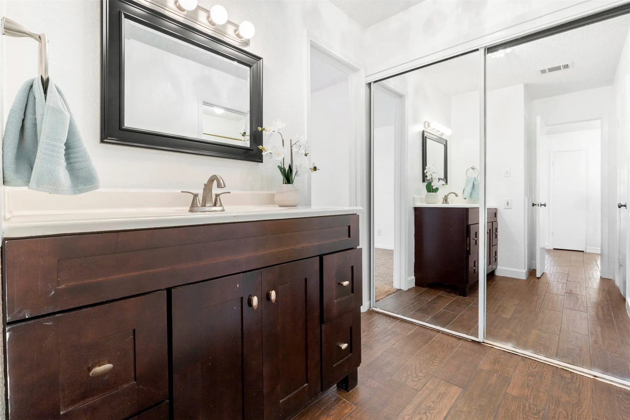 Condominium For Sale in Dallas County , 5981 Arapaho Road 1607, Dallas, Texas 75248, 1 Bedroom, 1 Bathroom, Garage spaces, 734 Sqft, built in 1980, mls#21339035, Real Estate Agent in Dallas, Homes For Sale in Dallas county, Homes For Sale in Dallas, Realtor in Dallas Texas, Real Estate Brokerage Independent Realty Texas, Luminita Cordes Realtor