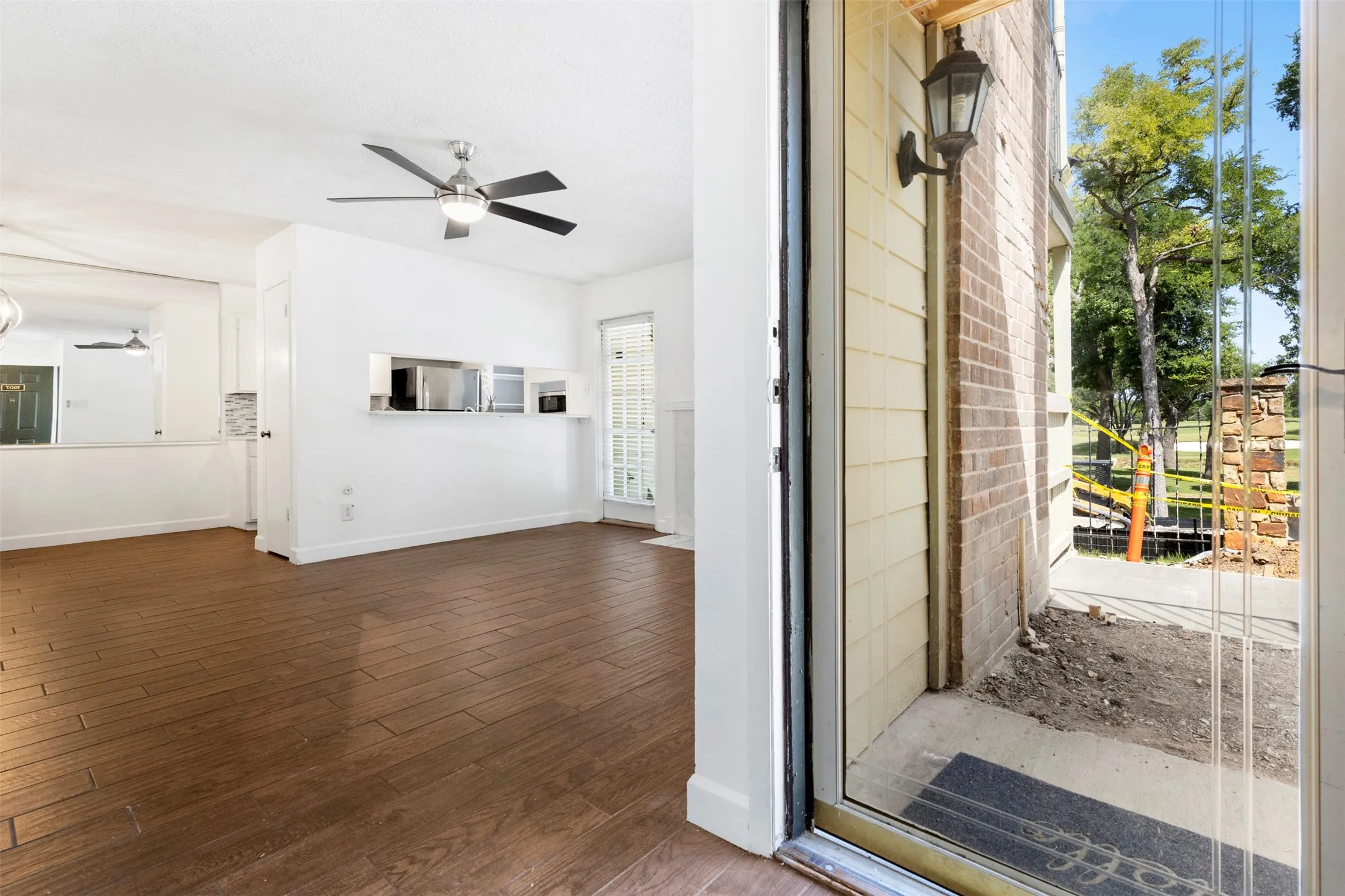 Condominium For Sale in Dallas County , 5981 Arapaho Road 1607, Dallas, Texas 75248, 1 Bedroom, 1 Bathroom, Garage spaces, 734 Sqft, built in 1980, mls#21339035, Real Estate Agent in Dallas, Homes For Sale in Dallas county, Homes For Sale in Dallas, Realtor in Dallas Texas, Real Estate Brokerage Independent Realty Texas, Luminita Cordes Realtor