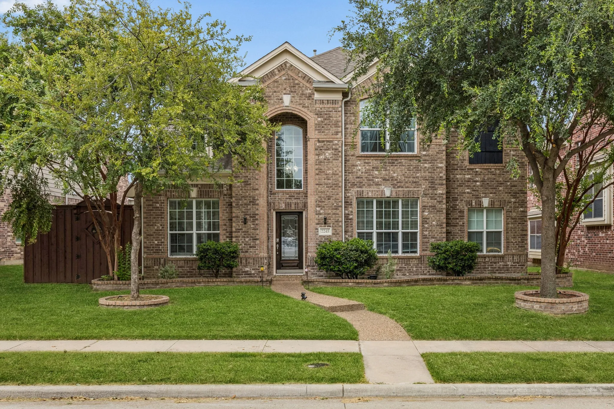 Single Family Residence For Sale in Denton County , 2245 Jaguar Drive, Frisco, Texas 75033, 5 Bedroom, 4 Bathroom, 2 Garage spaces, 3,878 Sqft, built in 2009, mls#21334605, Real Estate Agent in Frisco, Homes For Sale in Denton county, Homes For Sale in Frisco, Realtor in Frisco Texas, Real Estate Brokerage Independent Realty Texas, Luminita Cordes Realtor
