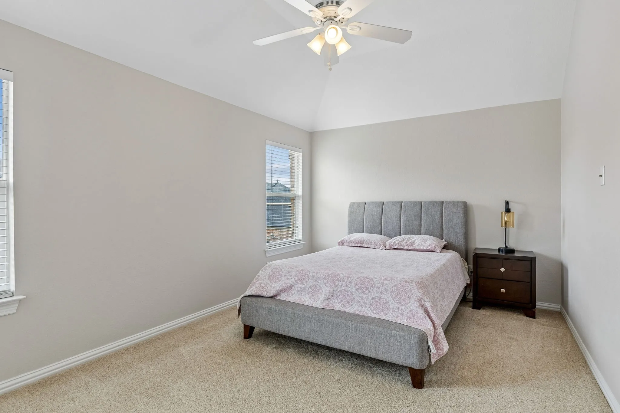 Guest bedroom 4.