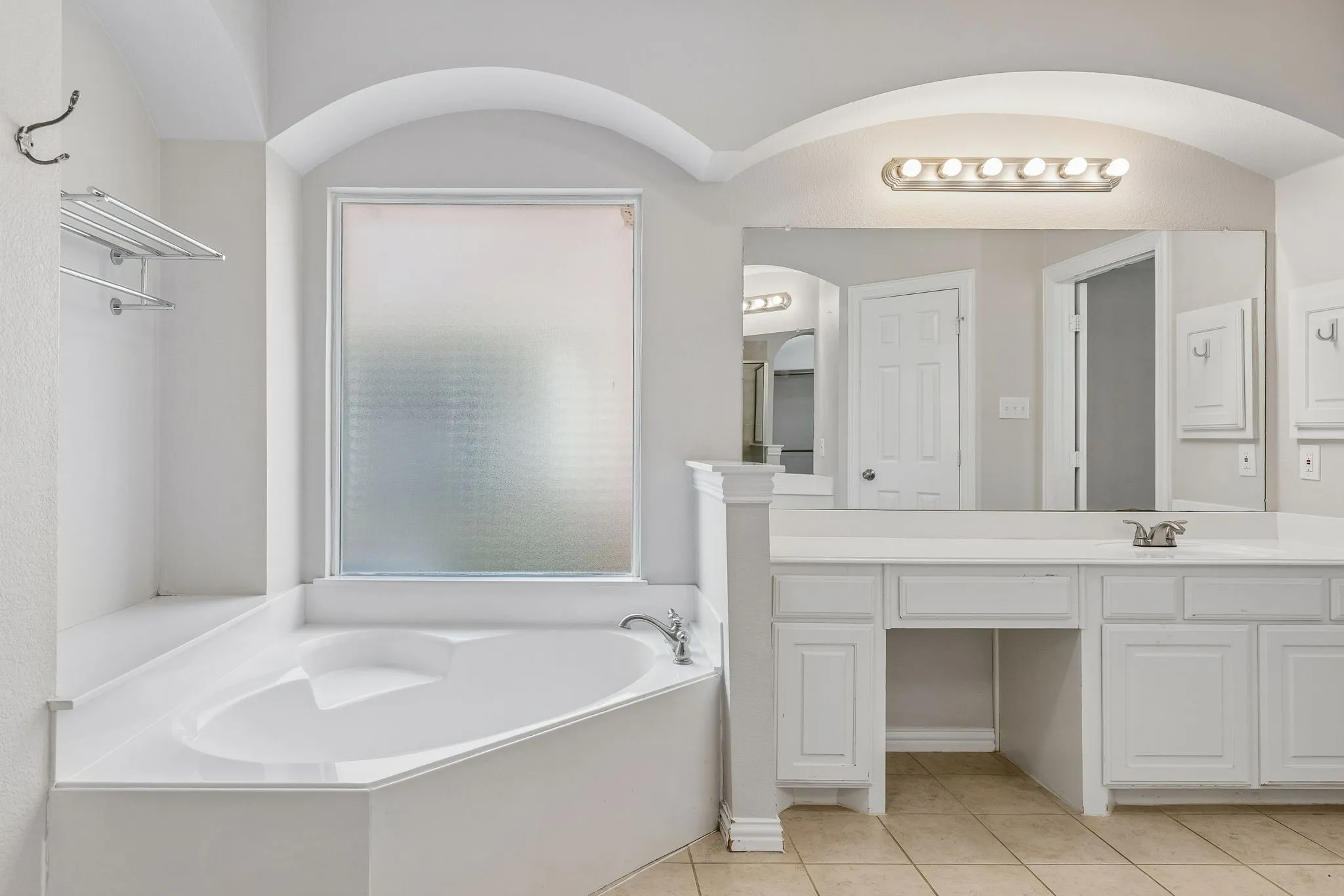 Oversized garden tub.