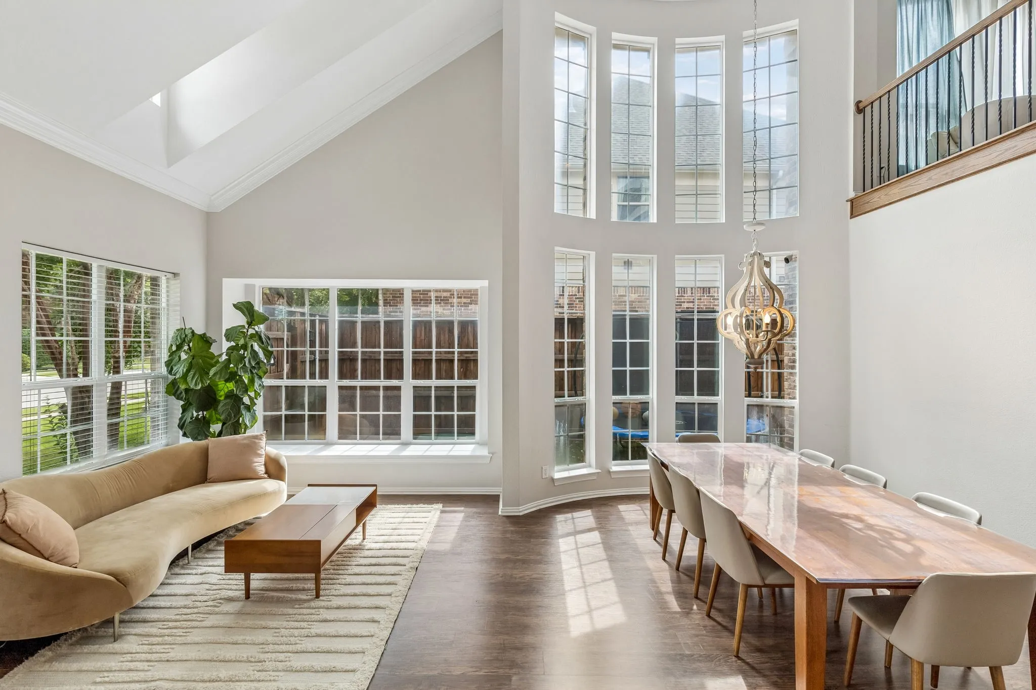 The light in this room is so prretty!