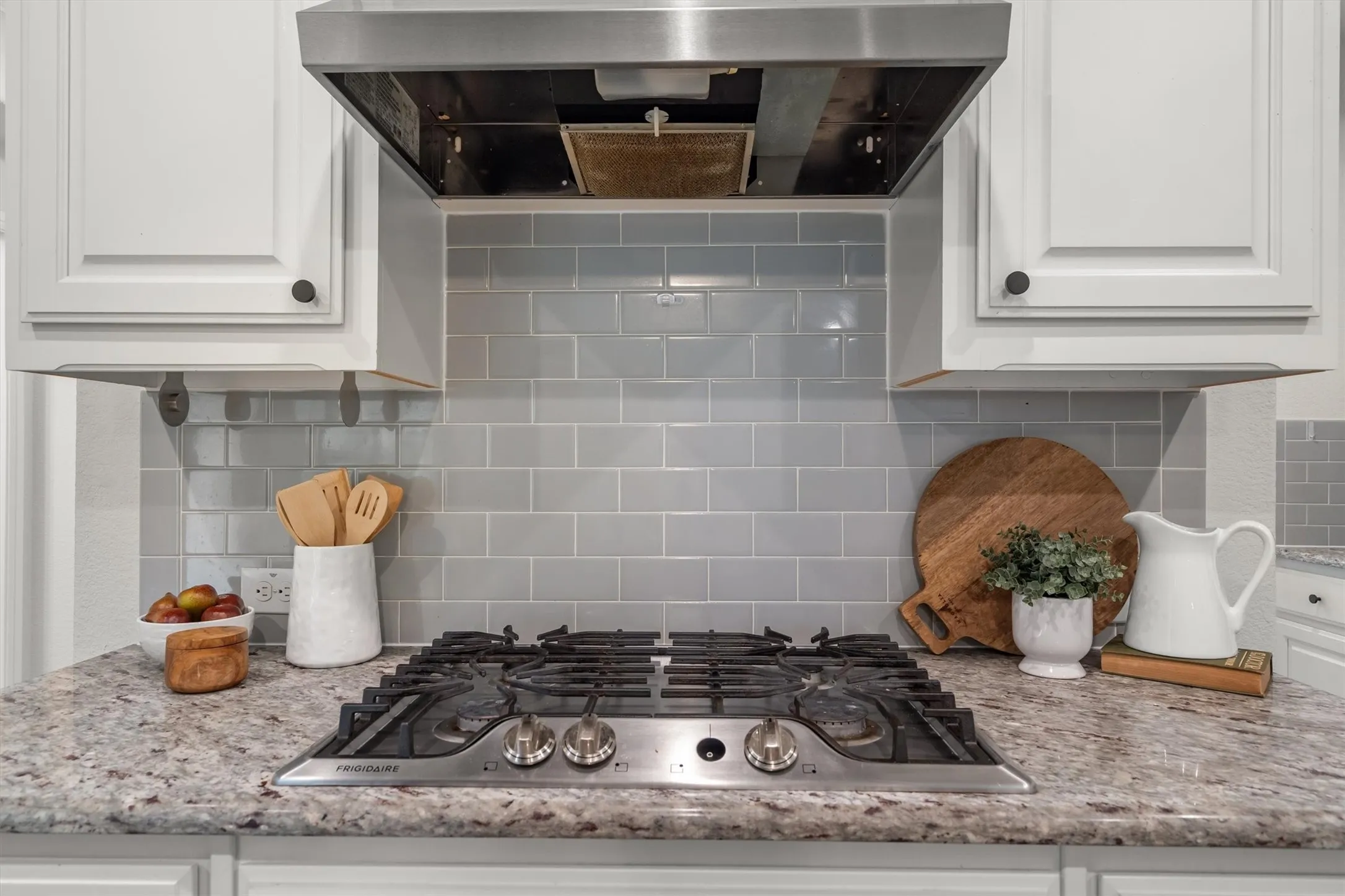 Single Family Residence For Sale in Denton County , 932 Parkside Drive, Argyle, Texas 76226, 4 Bedroom, 3 Bathroom, 2 Garage spaces, 2,298 Sqft, built in 2019, mls#21327026, Real Estate Agent in Argyle, Homes For Sale in Denton county, Homes For Sale in Argyle, Realtor in Argyle Texas, Real Estate Brokerage Independent Realty Texas, Luminita Cordes Realtor