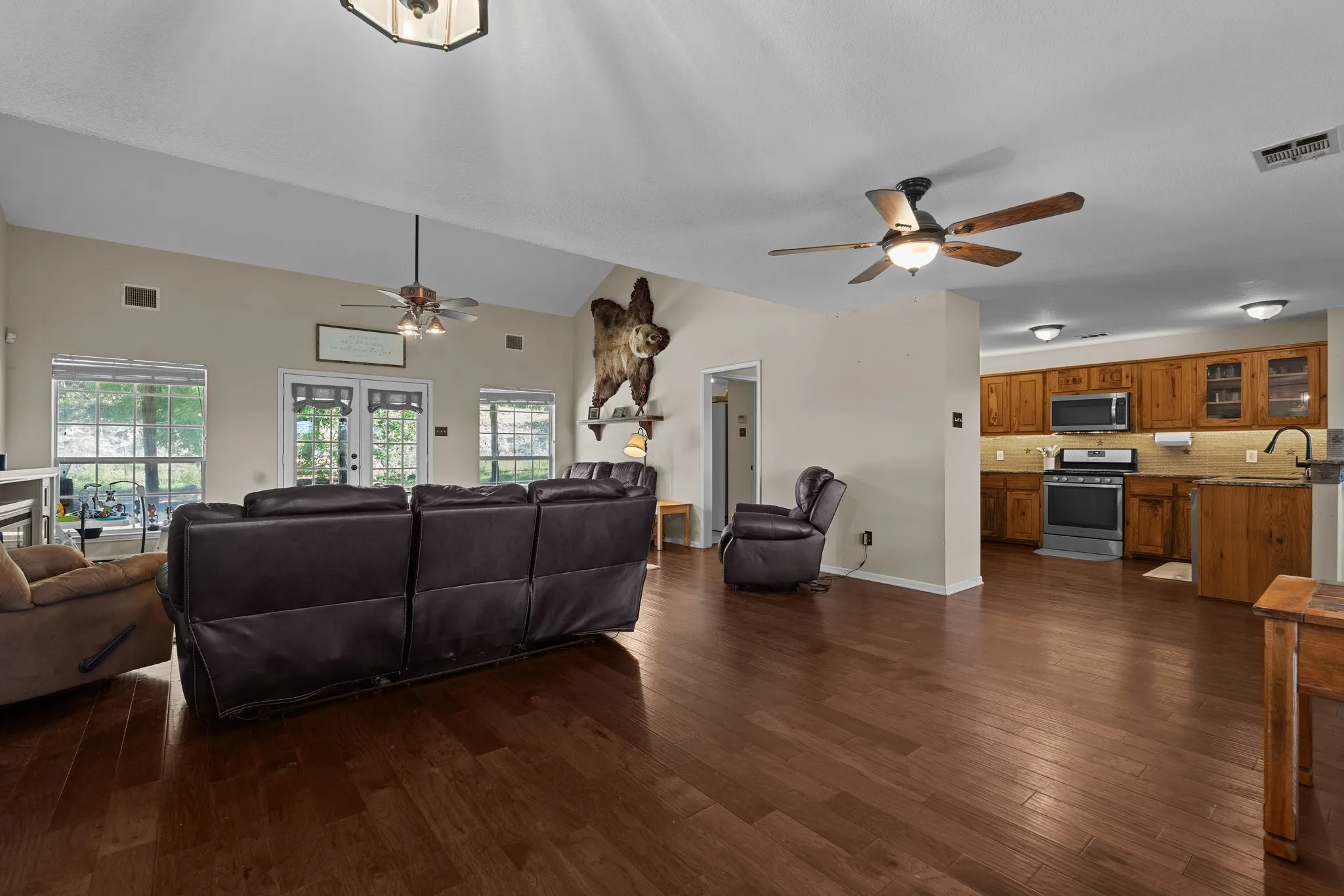 Single Family Residence For Sale in Wise County , 156 PR 3626, Springtown, Texas 76082, 3 Bedroom, 2 Bathroom, Garage spaces, 2,212 Sqft, built in 2002, mls#21339238, Real Estate Agent in Springtown, Homes For Sale in Wise county, Homes For Sale in Springtown, Realtor in Springtown Texas, Real Estate Brokerage Independent Realty Texas, Luminita Cordes Realtor