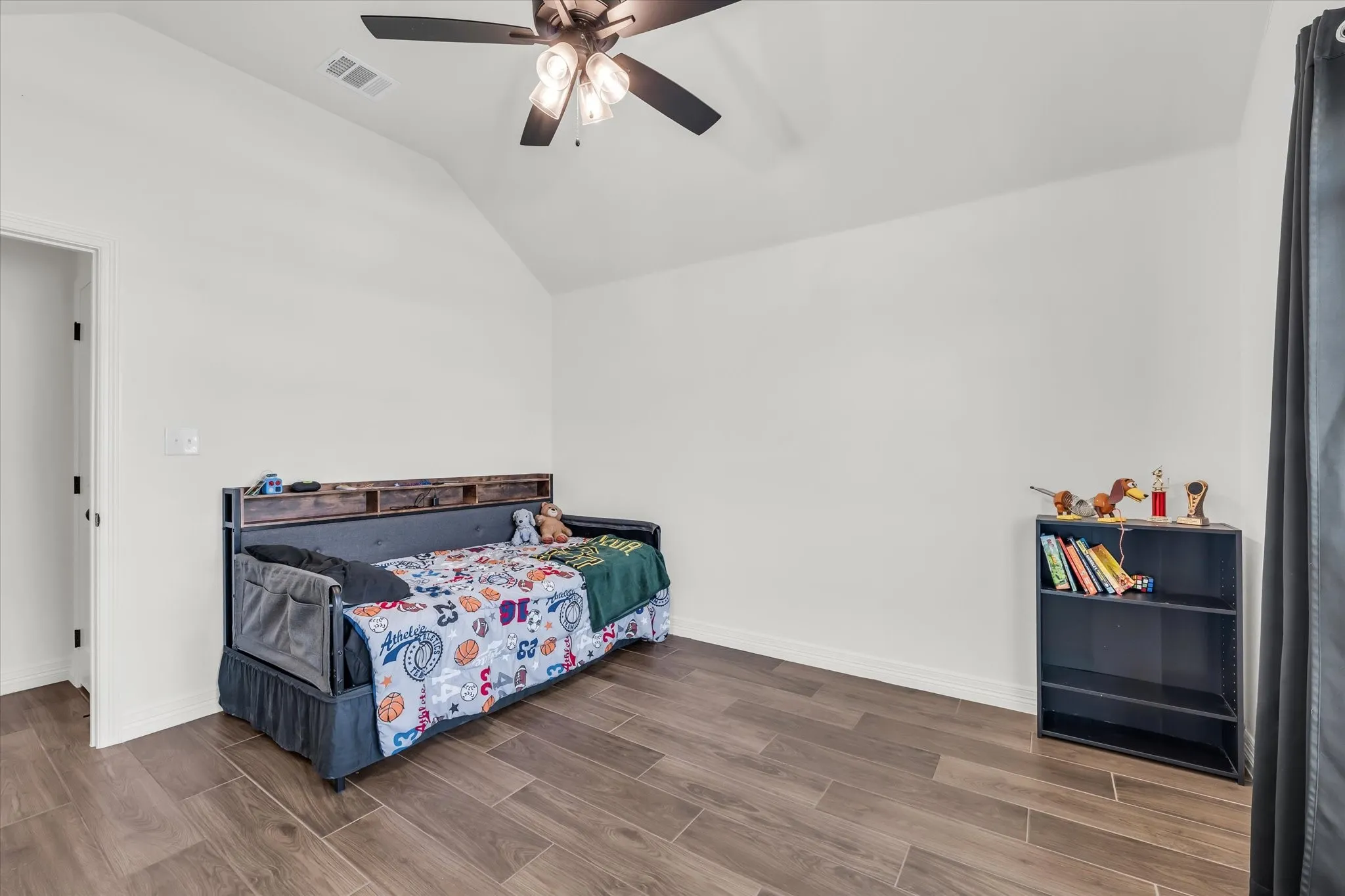 Single Family Residence For Sale in Mc Lennan County , 820 Secretariat Drive, Hewitt, Texas 76643, 4 Bedroom, 3 Bathroom, 2 Garage spaces, 2,128 Sqft, built in 2024, mls#21337301, Real Estate Agent in Hewitt, Homes For Sale in Mc Lennan county, Homes For Sale in Hewitt, Realtor in Hewitt Texas, Real Estate Brokerage Independent Realty Texas, Luminita Cordes Realtor